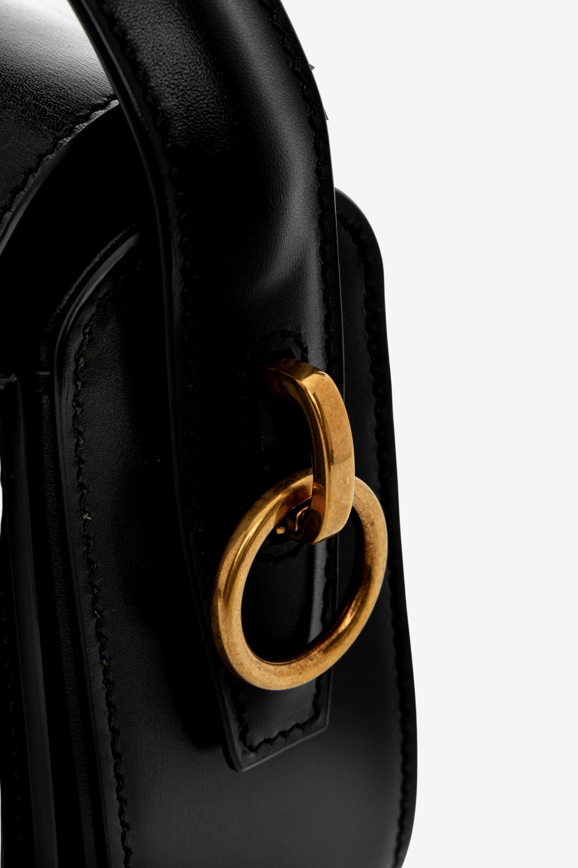 <span style="font-size: 10px;letter-spacing: .15em">NEW COLLECTION</span><br> <strong>SAINT LAURENT</strong><br> <div style="margin-top:10px;font-size:16px">Voltaire Leather Shoulder Bag Black Palladium Hardware</div><br> - Image 14