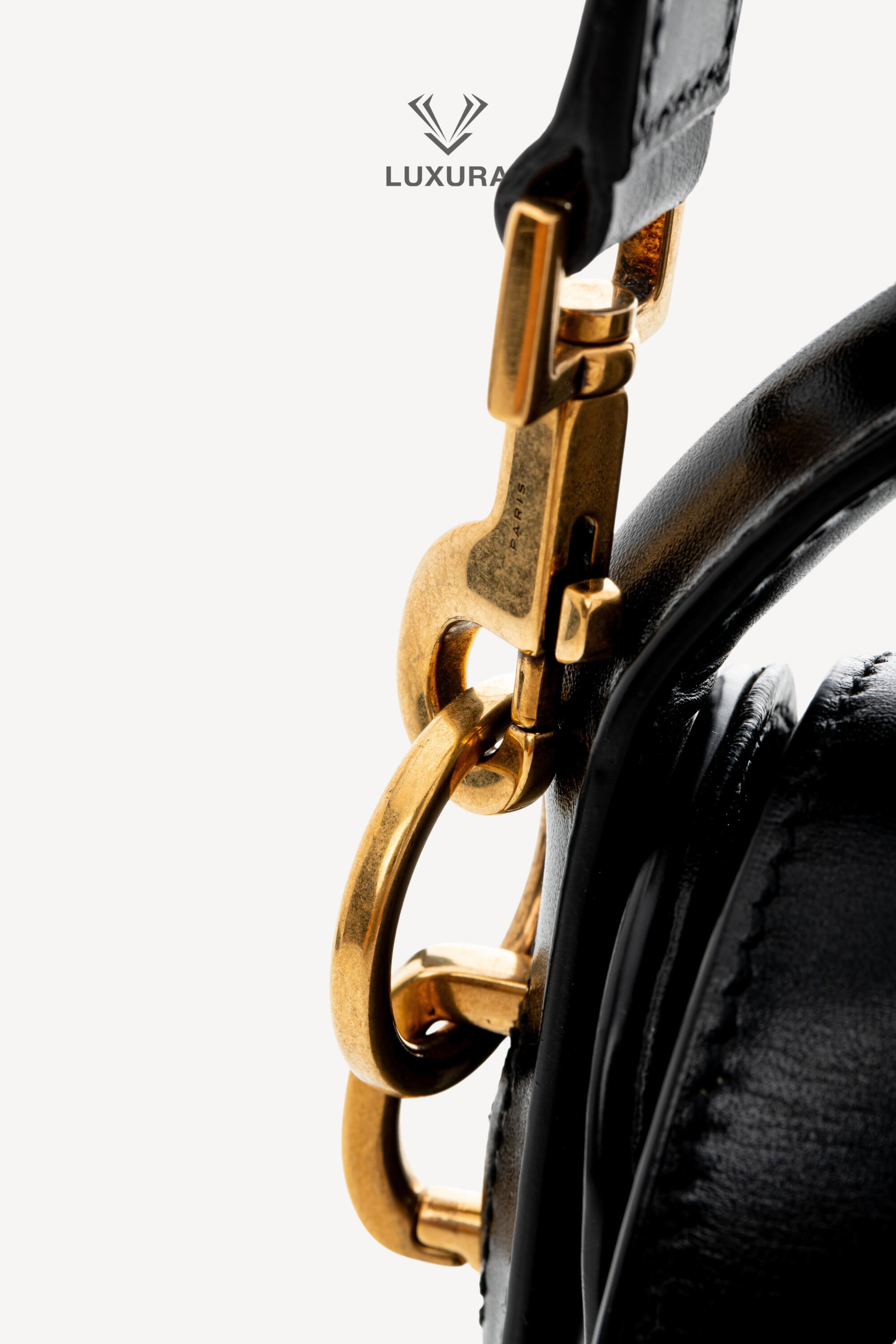 <span style="font-size: 10px;letter-spacing: .15em">NEW COLLECTION</span><br> <strong>SAINT LAURENT</strong><br> <div style="margin-top:10px;font-size:16px">Voltaire Leather Shoulder Bag Black Palladium Hardware</div><br> - Image 13