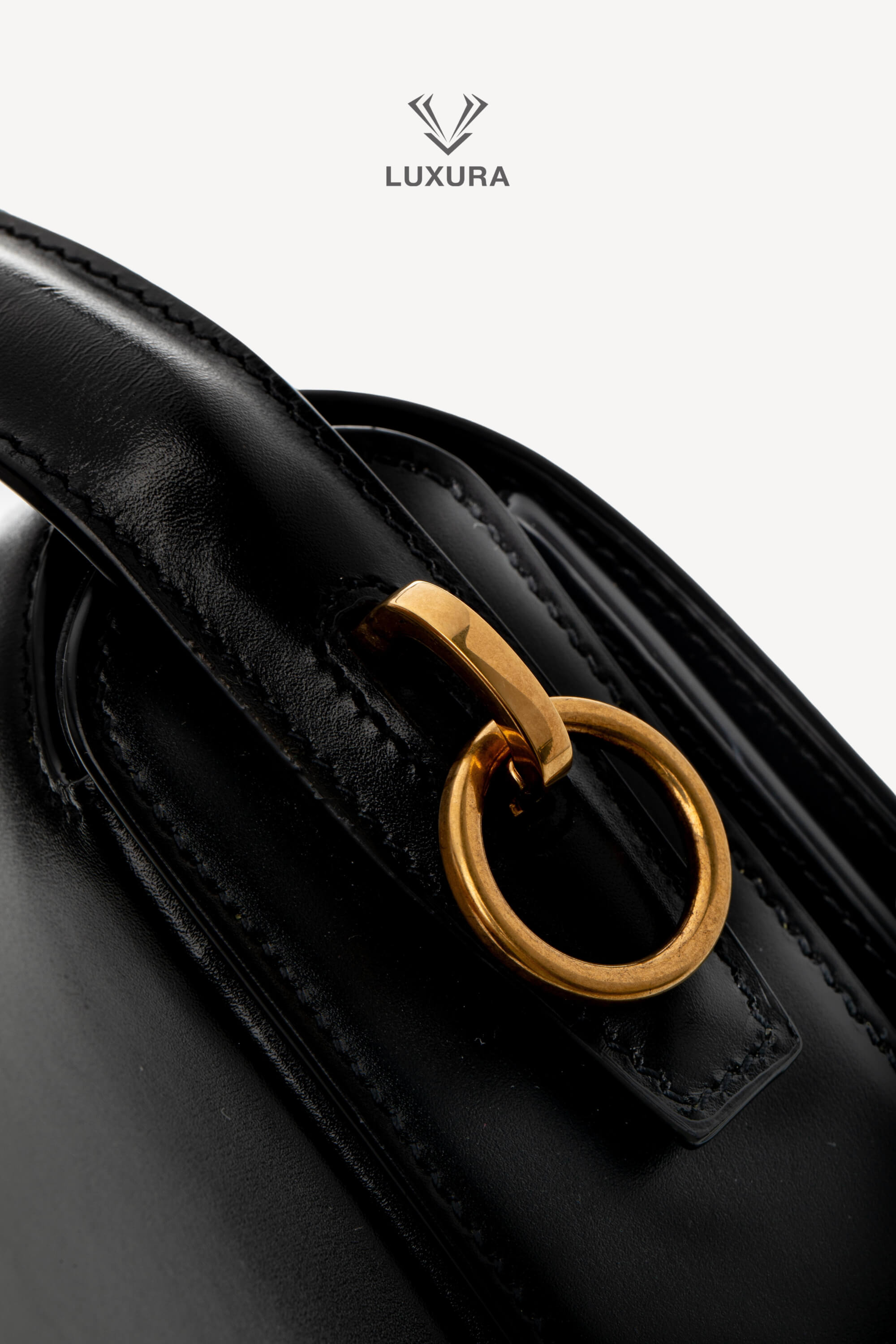 <span style="font-size: 10px;letter-spacing: .15em">NEW COLLECTION</span><br> <strong>SAINT LAURENT</strong><br> <div style="margin-top:10px;font-size:16px">Voltaire Leather Shoulder Bag Black Palladium Hardware</div><br> - Image 16