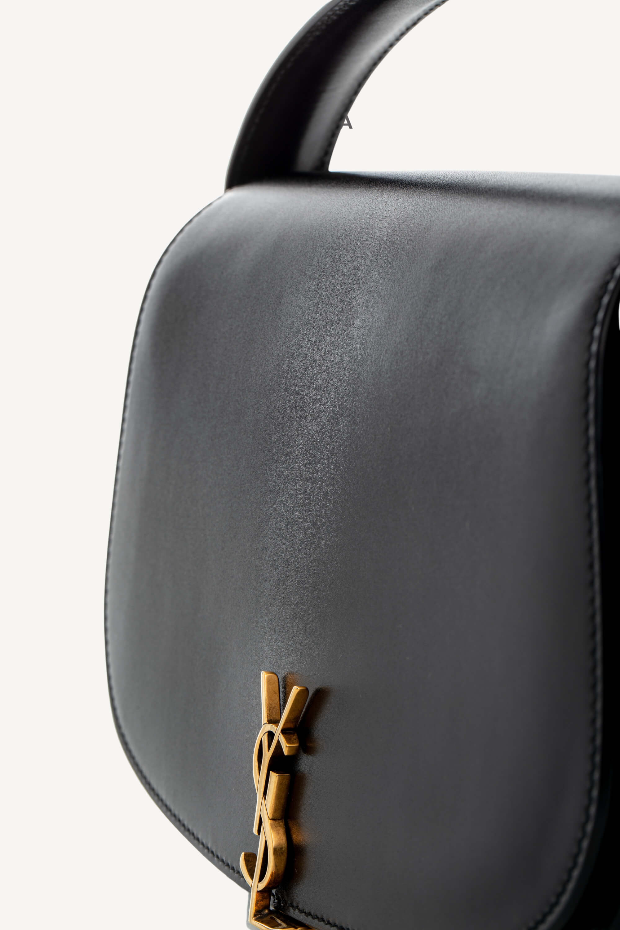 <span style="font-size: 10px;letter-spacing: .15em">NEW COLLECTION</span><br> <strong>SAINT LAURENT</strong><br> <div style="margin-top:10px;font-size:16px">Voltaire Leather Shoulder Bag Black Palladium Hardware</div><br> - Image 20
