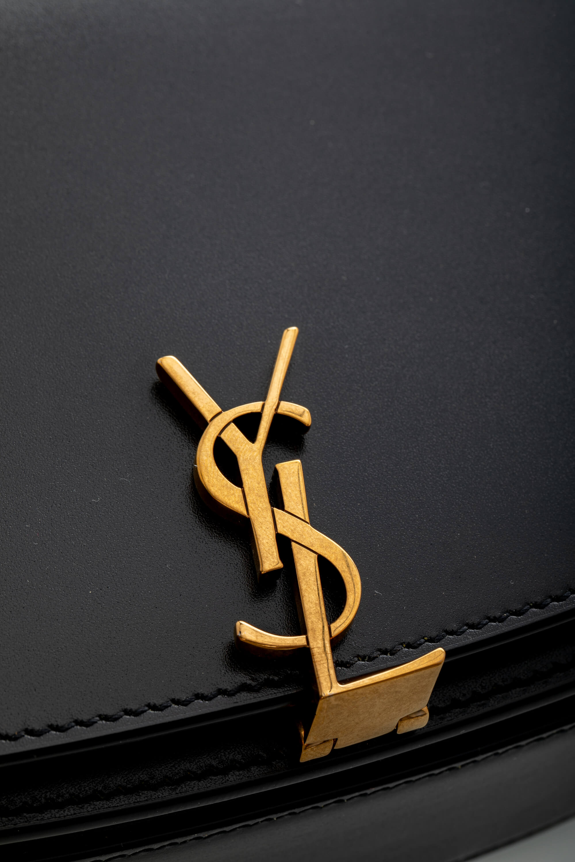<span style="font-size: 10px;letter-spacing: .15em">NEW COLLECTION</span><br> <strong>SAINT LAURENT</strong><br> <div style="margin-top:10px;font-size:16px">Voltaire Leather Shoulder Bag Black Palladium Hardware</div><br> - Image 10