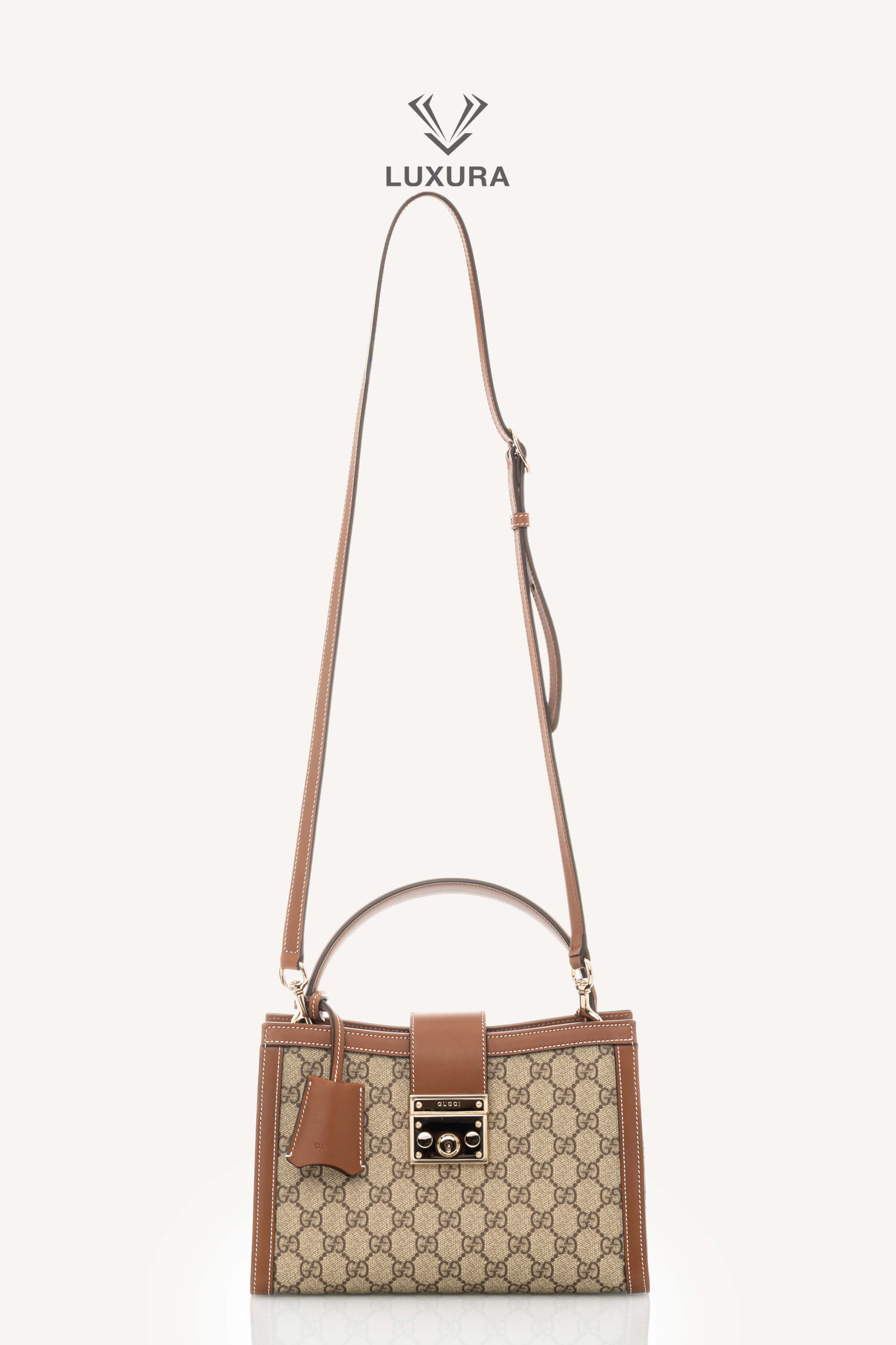 <span style="font-size: 10px;letter-spacing: .15em">NEW COLLECTION</span><br> <strong>GUCCI</strong><br> <div style="margin-top:10px;font-size:16px">Padlock Medium Top Handle Bag Beige-Brown GG Fabric</div><br> - Image 4