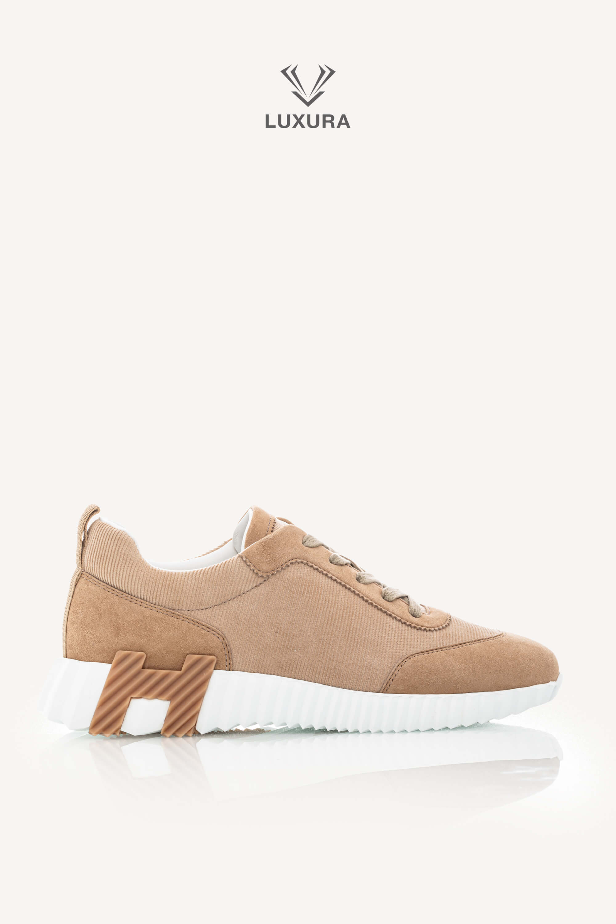 <span style="font-size: 10px;letter-spacing: .15em">HARD TO FIND</span><br> <strong>HERMES</strong><br> <div style="margin-top:10px;font-size:16px">Bouncing Sneaker Beige Camel 39</div><br>