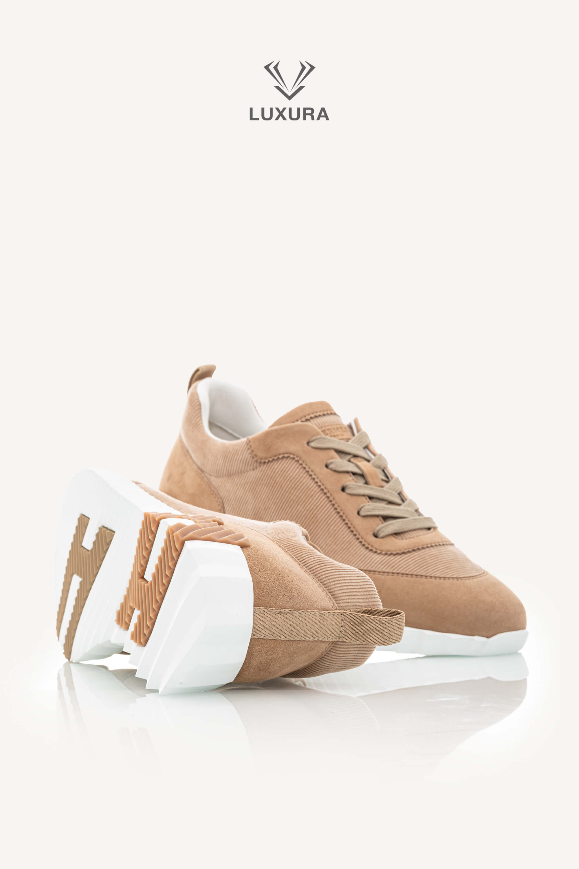 <span style="font-size: 10px;letter-spacing: .15em">HARD TO FIND</span><br> <strong>HERMES</strong><br> <div style="margin-top:10px;font-size:16px">Bouncing Sneaker Beige Camel 39</div><br> - Image 26