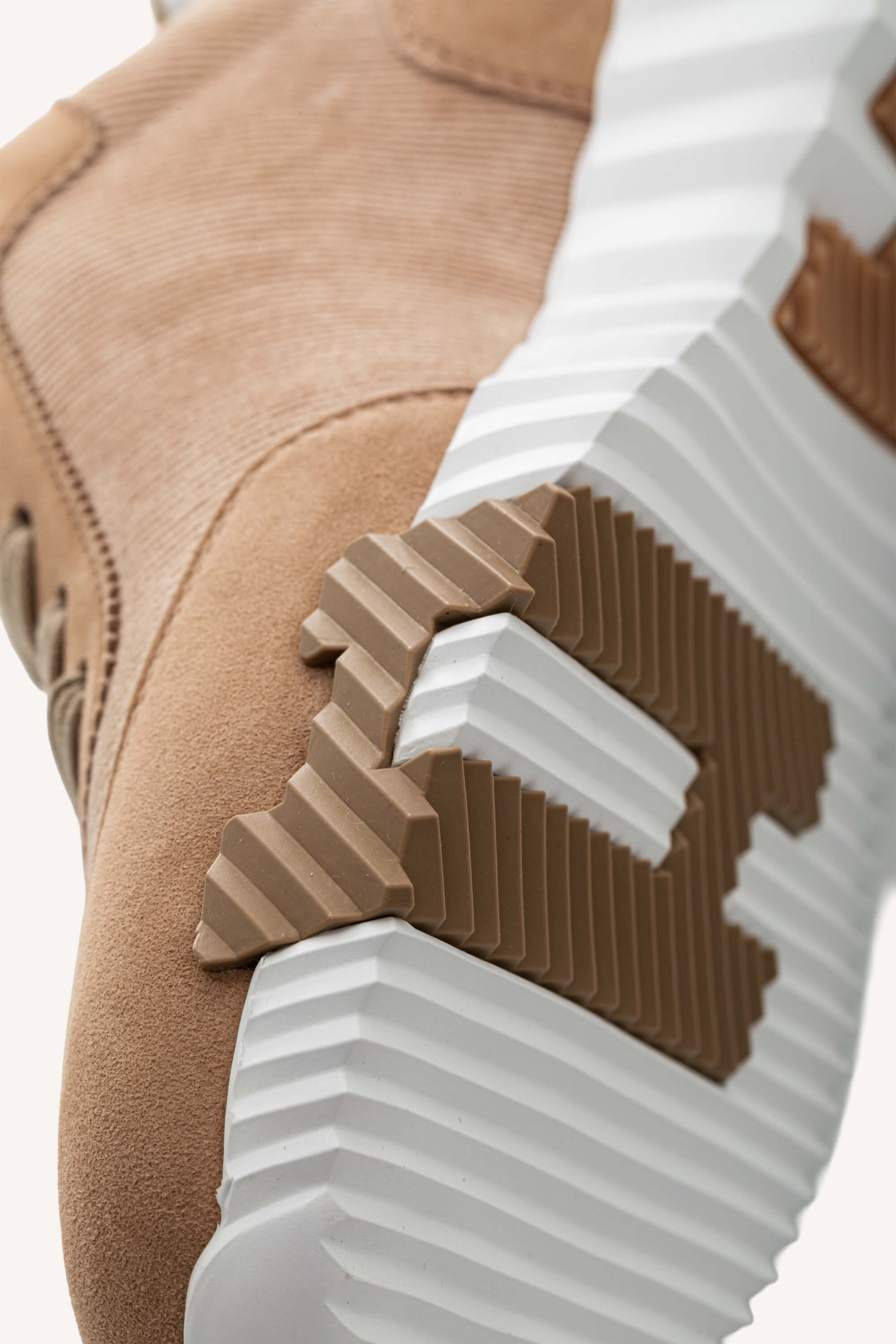 <span style="font-size: 10px;letter-spacing: .15em">HARD TO FIND</span><br> <strong>HERMES</strong><br> <div style="margin-top:10px;font-size:16px">Bouncing Sneaker Beige Camel 39</div><br> - Image 19