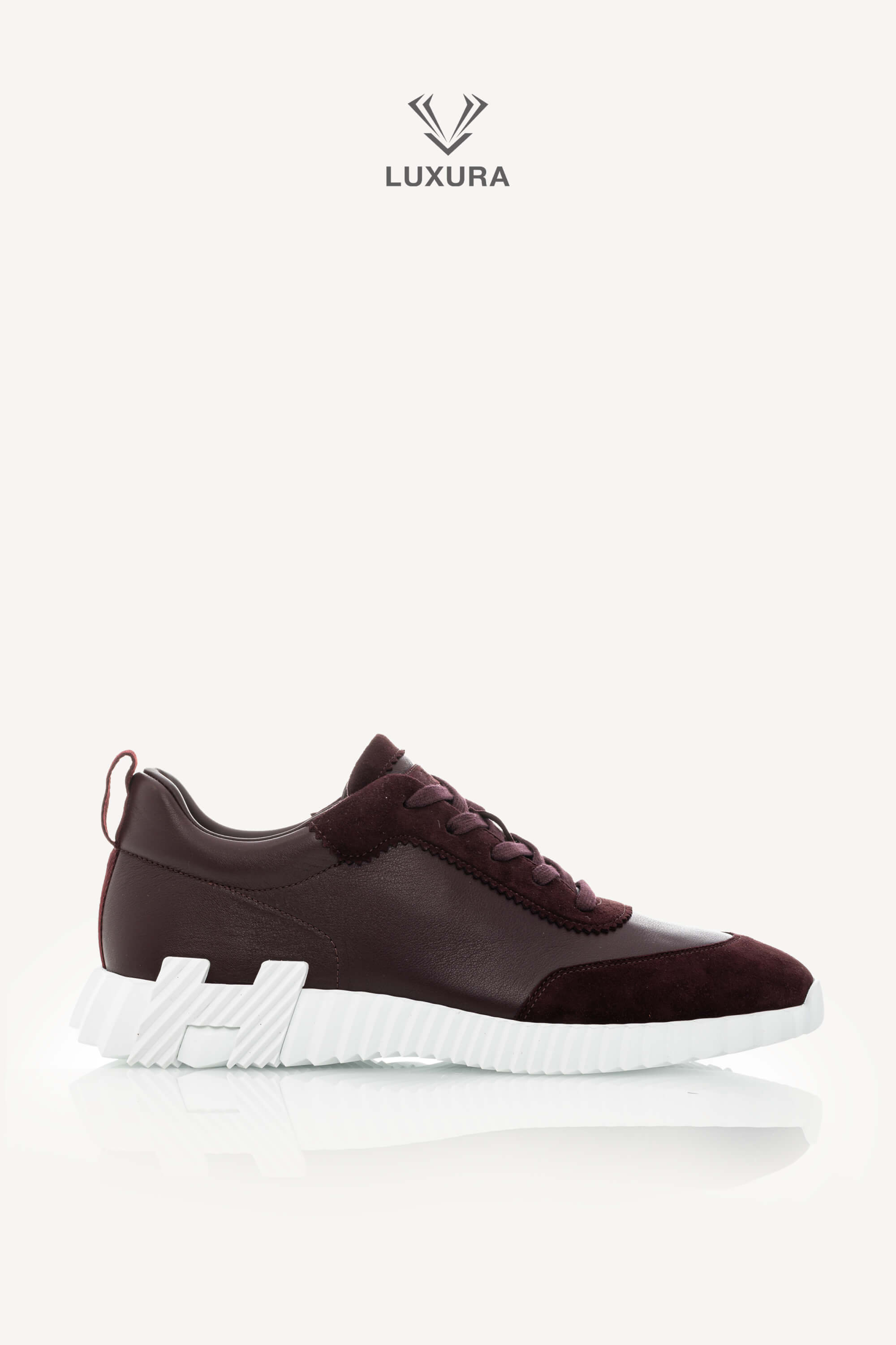 <span style="font-size: 10px;letter-spacing: .15em">HARD TO FIND</span><br>            <strong>HERMES</strong><br>            <div style="margin-top:10px;font-size:16px">Bouncing Sneaker in Calfskin and Suede Goatskin Bordeaux 42</div><br>