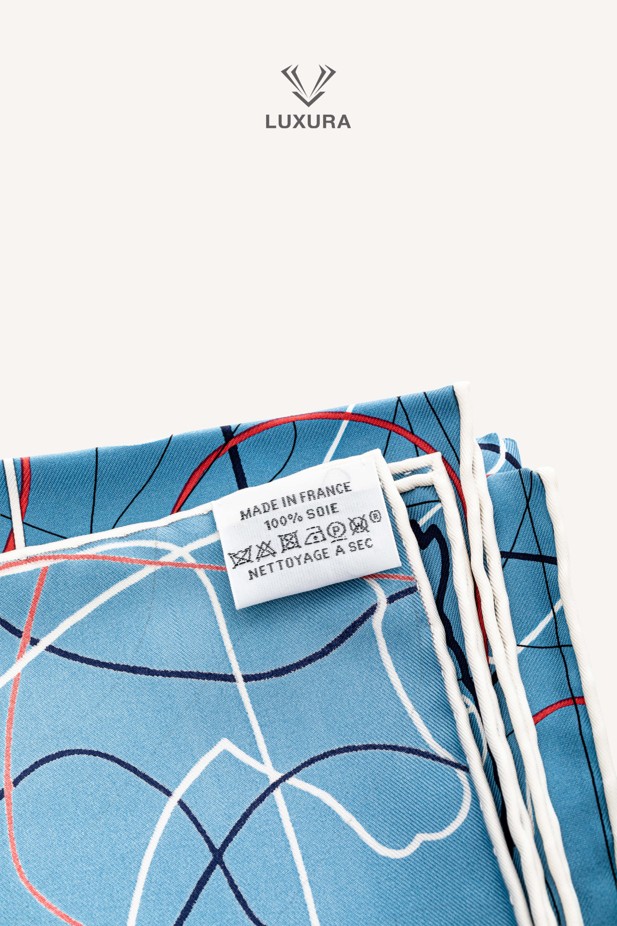 <span style="font-size: 10px;letter-spacing: .15em">HARD TO FIND</span><br> <strong>HERMES</strong><br> <div style="margin-top:10px;font-size:16px">Brides de Gala au Fil de Soie Scarf 90 Bleu Jean Blanc Corail</div><br> - Image 11