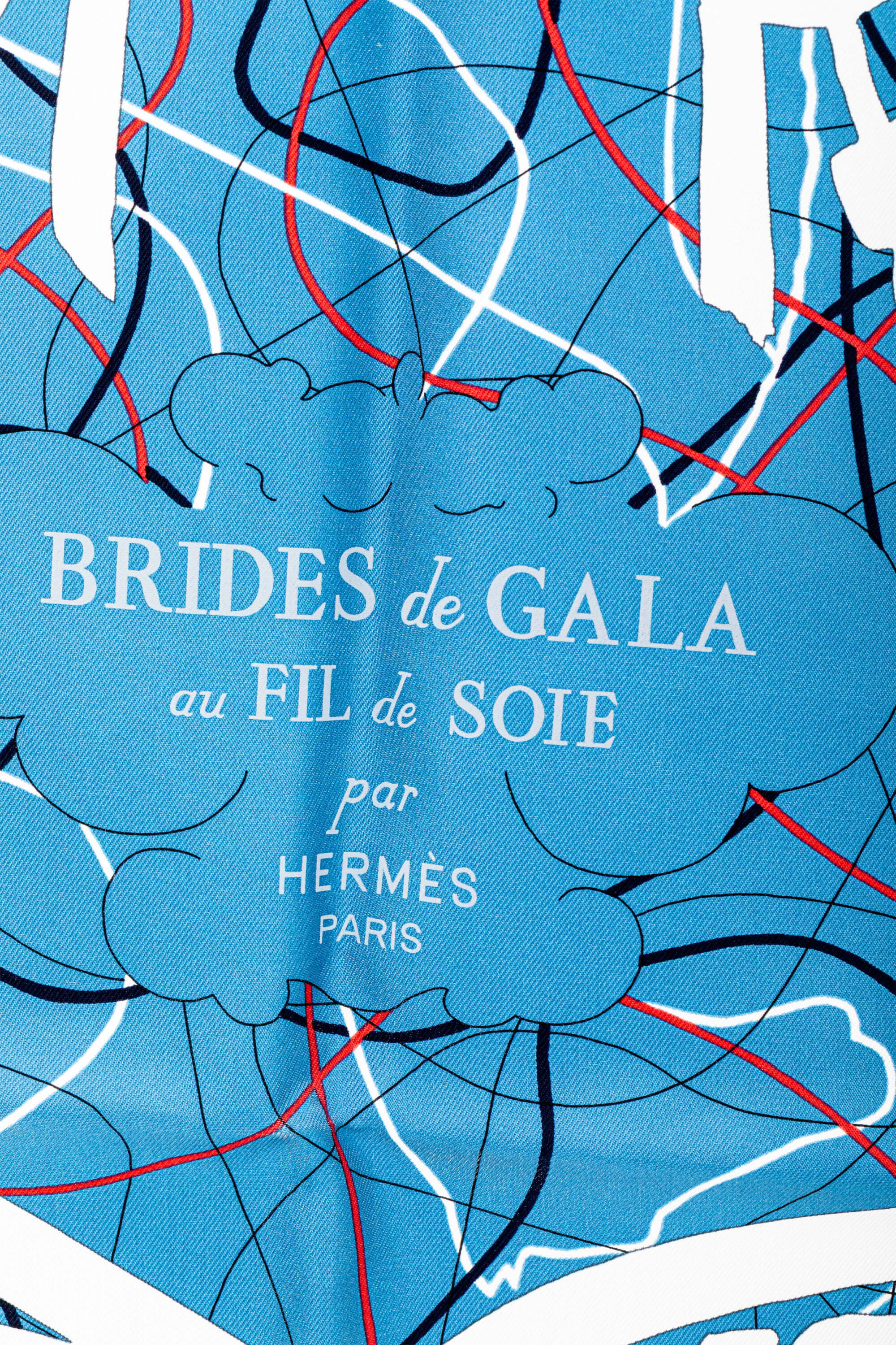 <span style="font-size: 10px;letter-spacing: .15em">HARD TO FIND</span><br> <strong>HERMES</strong><br> <div style="margin-top:10px;font-size:16px">Brides de Gala au Fil de Soie Scarf 90 Bleu Jean Blanc Corail</div><br> - Image 7