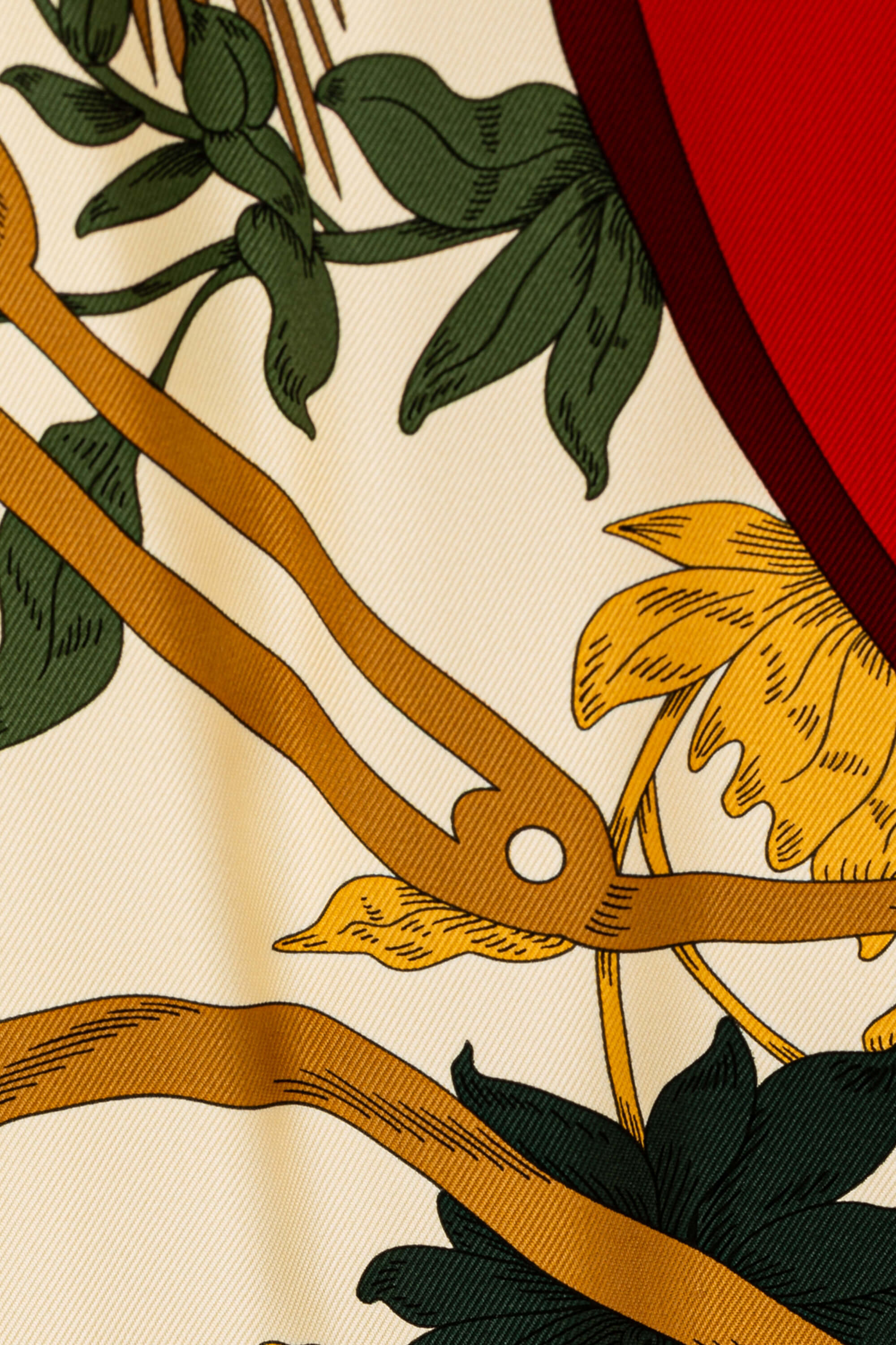 <span style="font-size: 10px;letter-spacing: .15em">HARD TO FIND</span><br>            <strong>HERMES</strong><br>            <div style="margin-top:10px;font-size:16px">La Nature en Voyage scarf 90 Ivoire Rouge H Vert Loden</div><br> - Image 5
