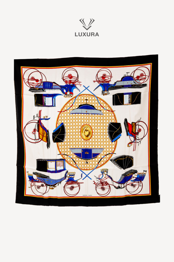 <span style="font-size: 10px;letter-spacing: .15em"></span><br>            <strong>HERMES</strong><br>            <div style="margin-top:10px;font-size:16px">Les voitures a transformation forever scarf 90 Noir Crème Bleu Royale</div><br>