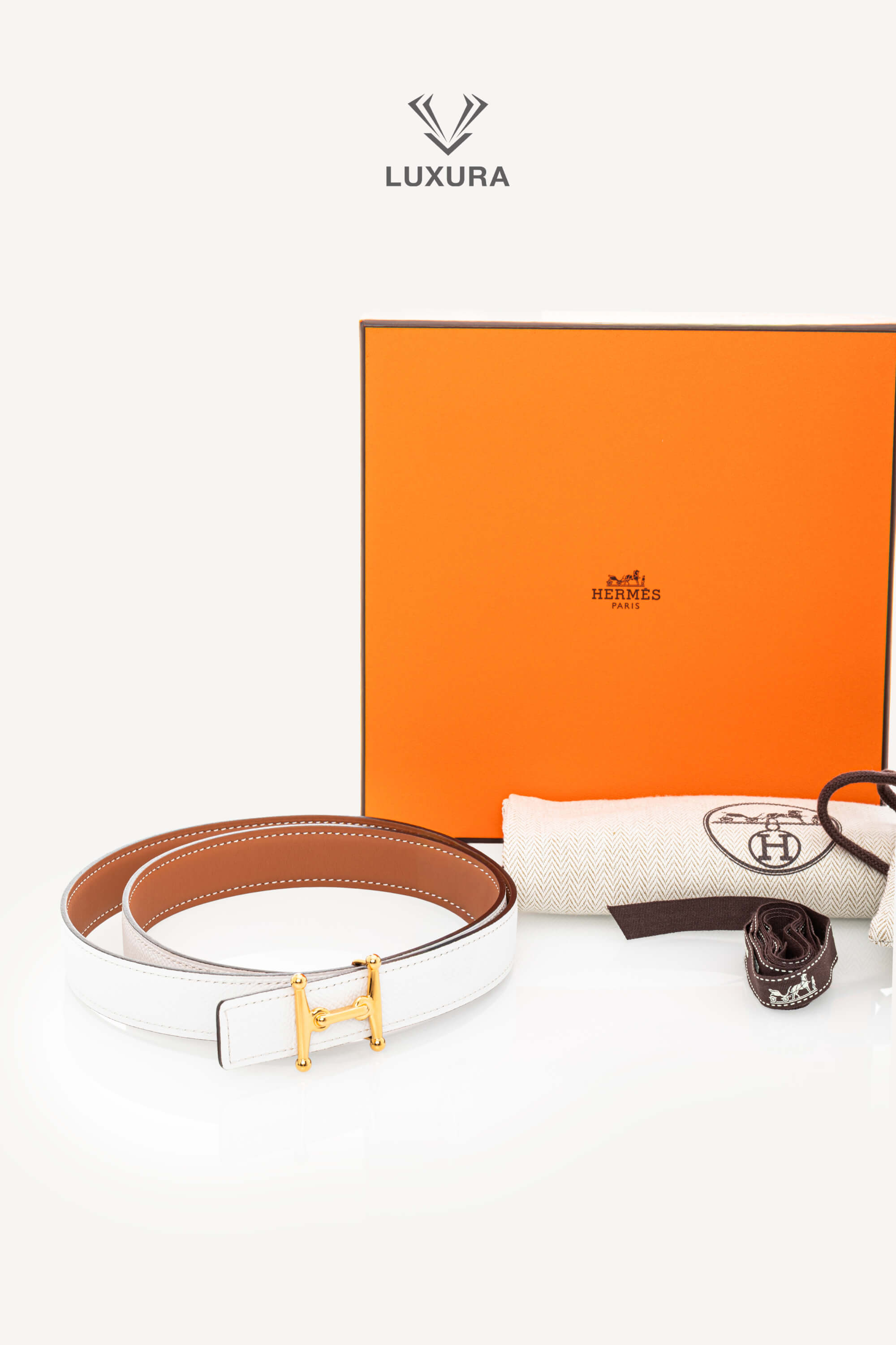 <span style="font-size: 10px;letter-spacing: .15em">HARD TO FIND</span><br> <strong>HERMES</strong><br> <div style="margin-top:10px;font-size:16px">Mors H Belt Buckle Reversible Leather Strap 24mm Gold Blanc 90 cm</div><br> - Image 2