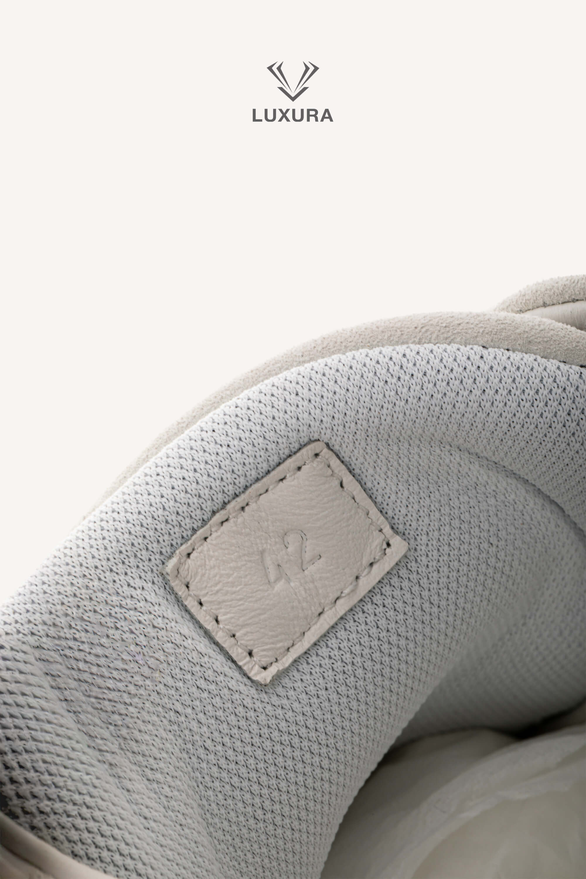 <span style="font-size: 10px;letter-spacing: .15em">HARD TO FIND</span><br> <strong>HERMES</strong><br> <div style="margin-top:10px;font-size:16px">Technical Mesh Suede Goatskin Bouncing Sneaker White 42</div><br> - Image 21