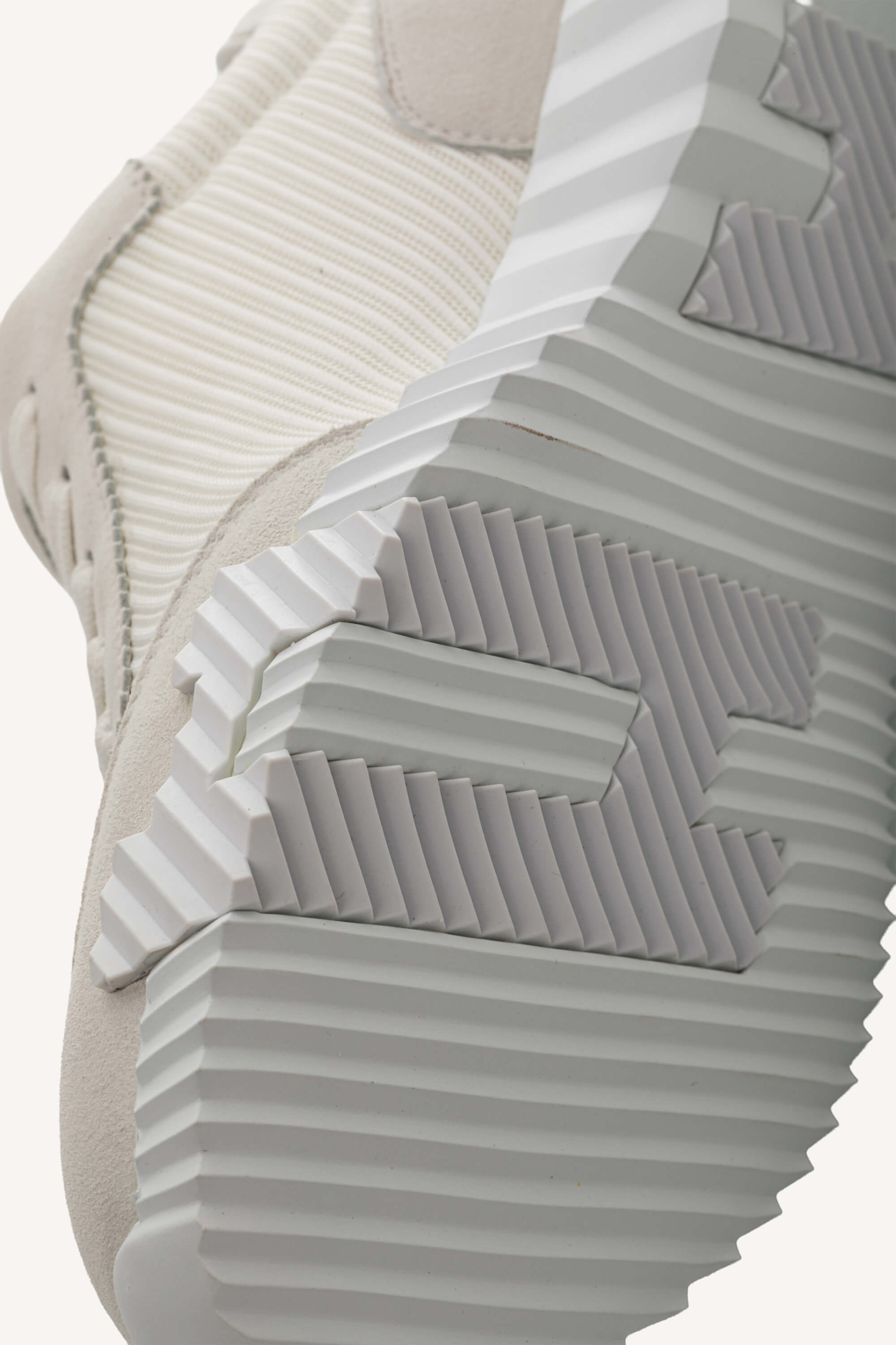 <span style="font-size: 10px;letter-spacing: .15em">HARD TO FIND</span><br> <strong>HERMES</strong><br> <div style="margin-top:10px;font-size:16px">Technical Mesh Suede Goatskin Bouncing Sneaker White 42</div><br> - Image 19