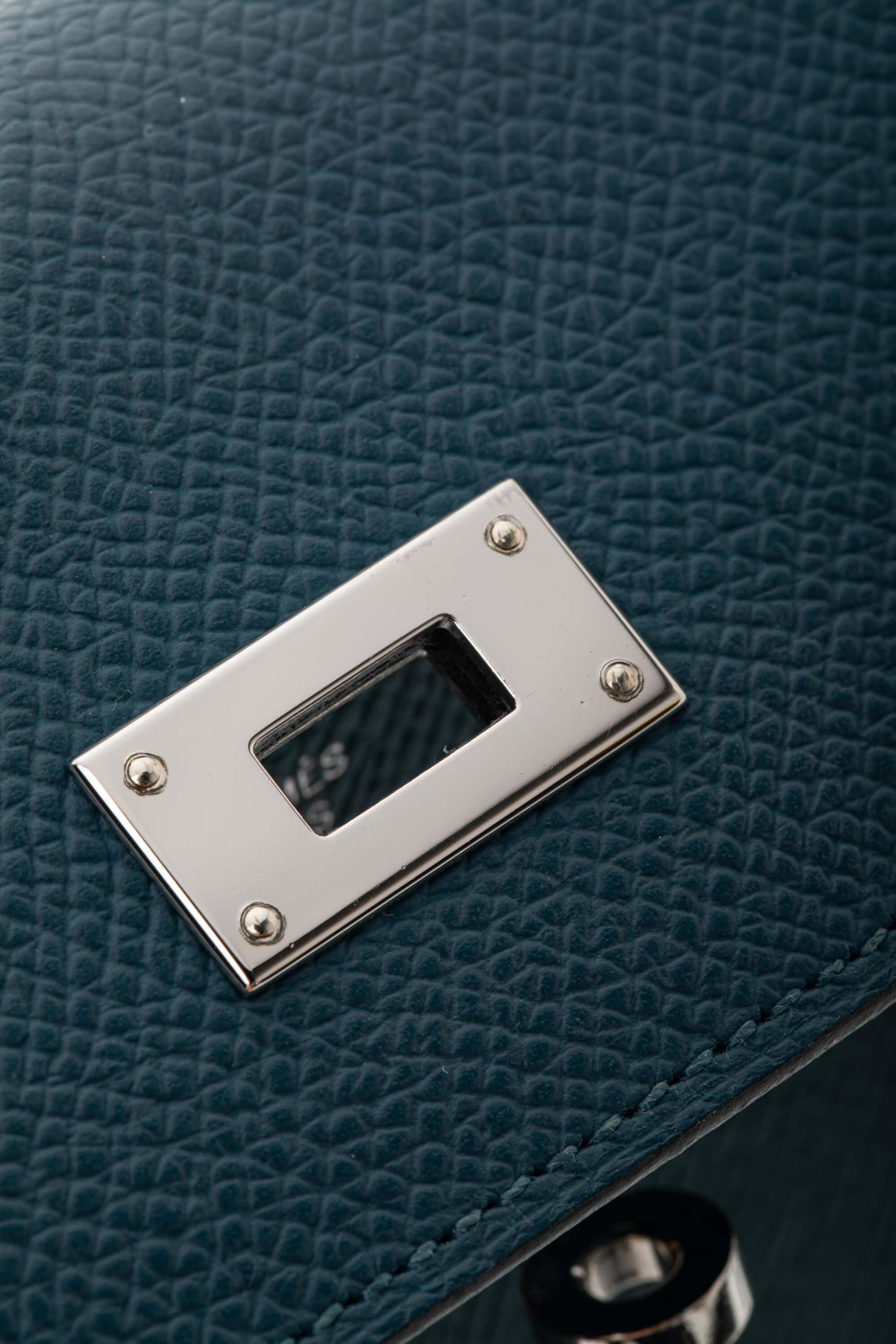 <span style="font-size: 10px;letter-spacing: .15em">BEST DEAL</span><br> <strong>HERMES</strong><br> <div style="margin-top:10px;font-size:16px">Kelly Classique To Go Wallet Bleu De Prusse</div><br> - Image 23