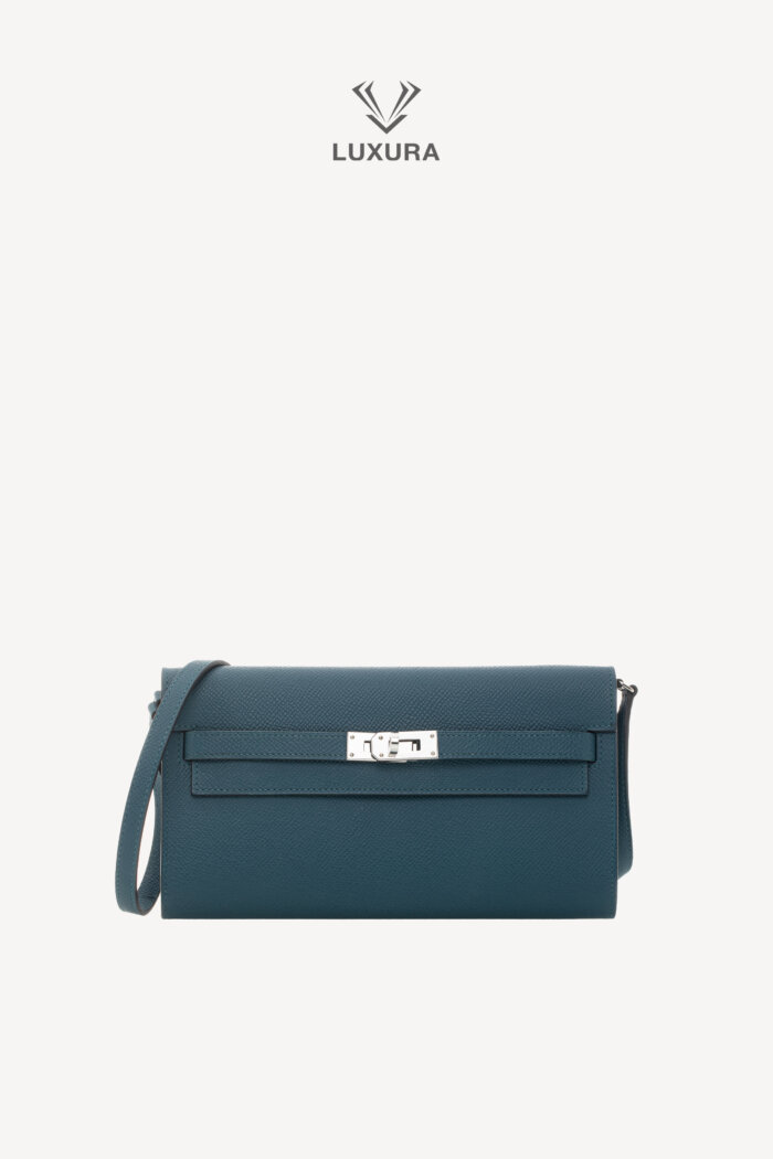 <span style="font-size: 10px;letter-spacing: .15em">BEST DEAL</span><br> <strong>HERMES</strong><br> <div style="margin-top:10px;font-size:16px">Kelly Classique To Go Wallet Bleu De Prusse</div><br>