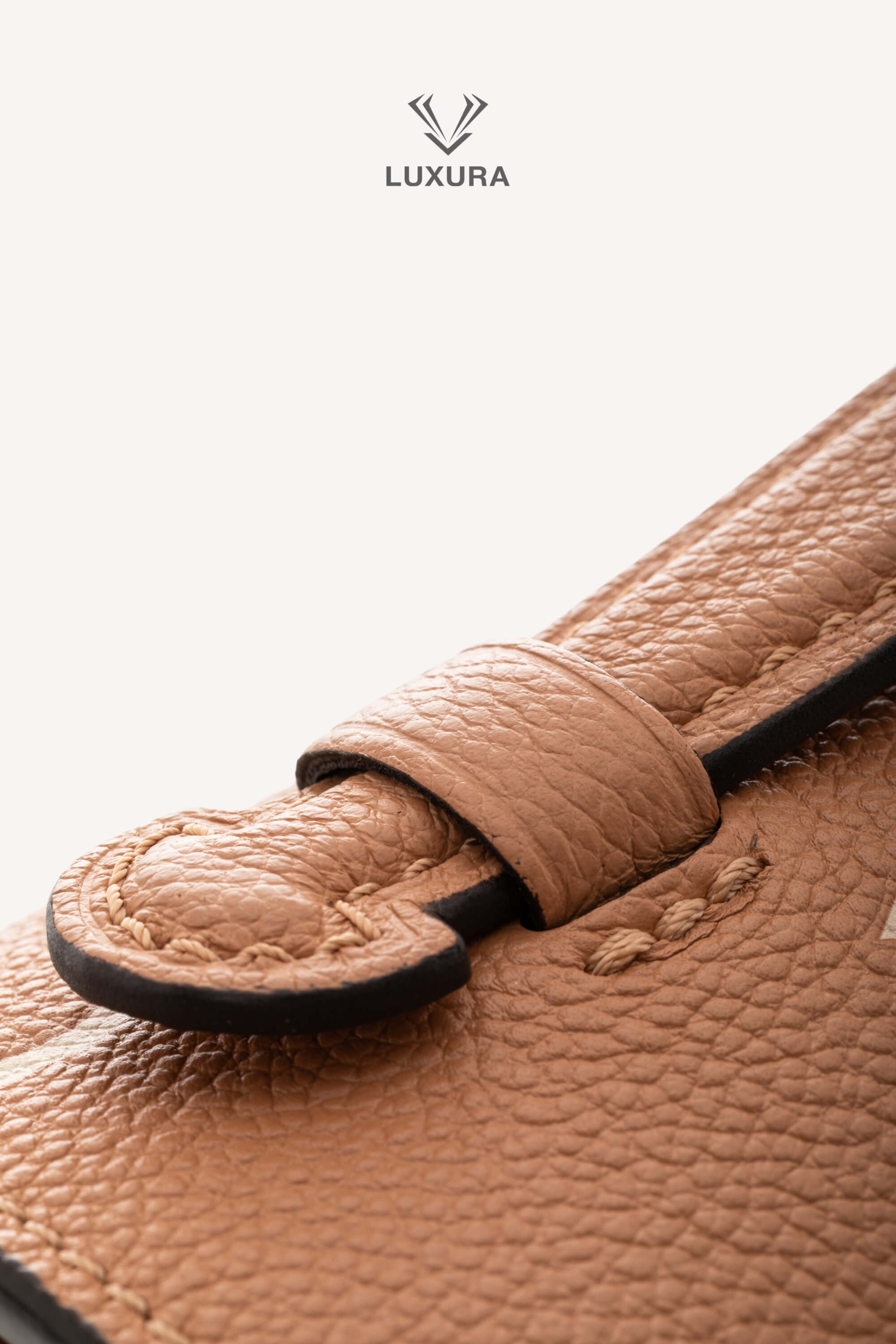 <span style="font-size: 10px;letter-spacing: .15em">HARD TO FIND</span><br> <strong>LOUIS VUITTON</strong><br> <div style="margin-top:10px;font-size:16px">Empreinte Monogram Giant Pochete Metis Arizona Beige M45809</div><br> - Image 21