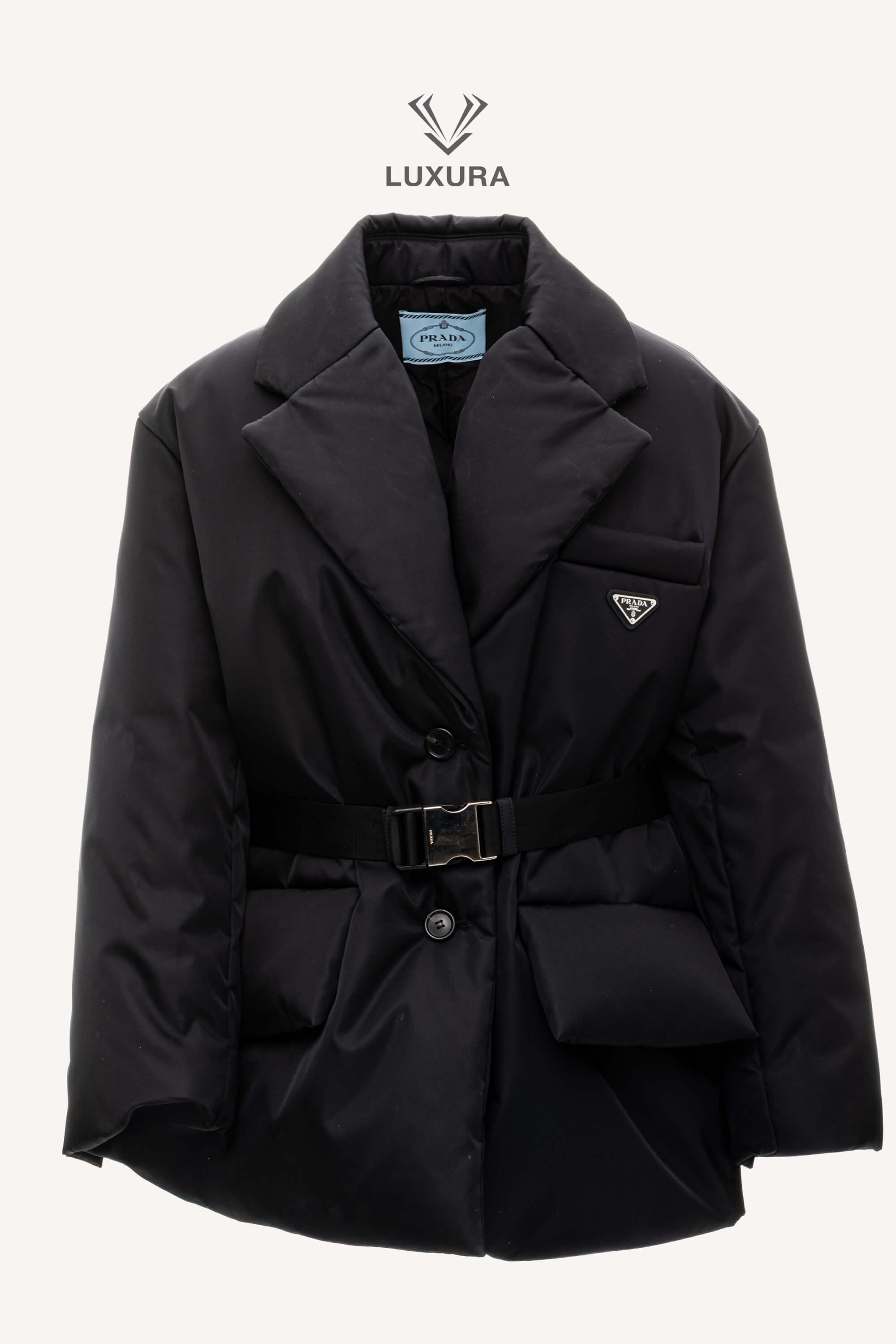 <span style="font-size: 10px;letter-spacing: .15em">BEST DEAL</span><br> <strong>PRADA</strong><br> <div style="margin-top:10px;font-size:16px">Re-Nylon Belted Down Jacket Black 40</div><br>