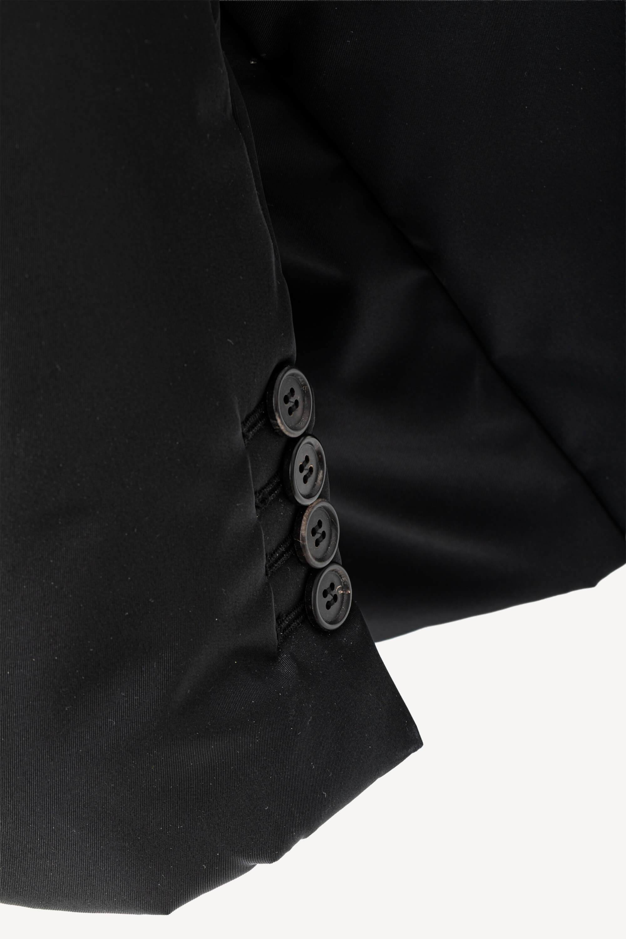 <span style="font-size: 10px;letter-spacing: .15em">BEST DEAL</span><br> <strong>PRADA</strong><br> <div style="margin-top:10px;font-size:16px">Re-Nylon Belted Down Jacket Black 40</div><br> - Image 10