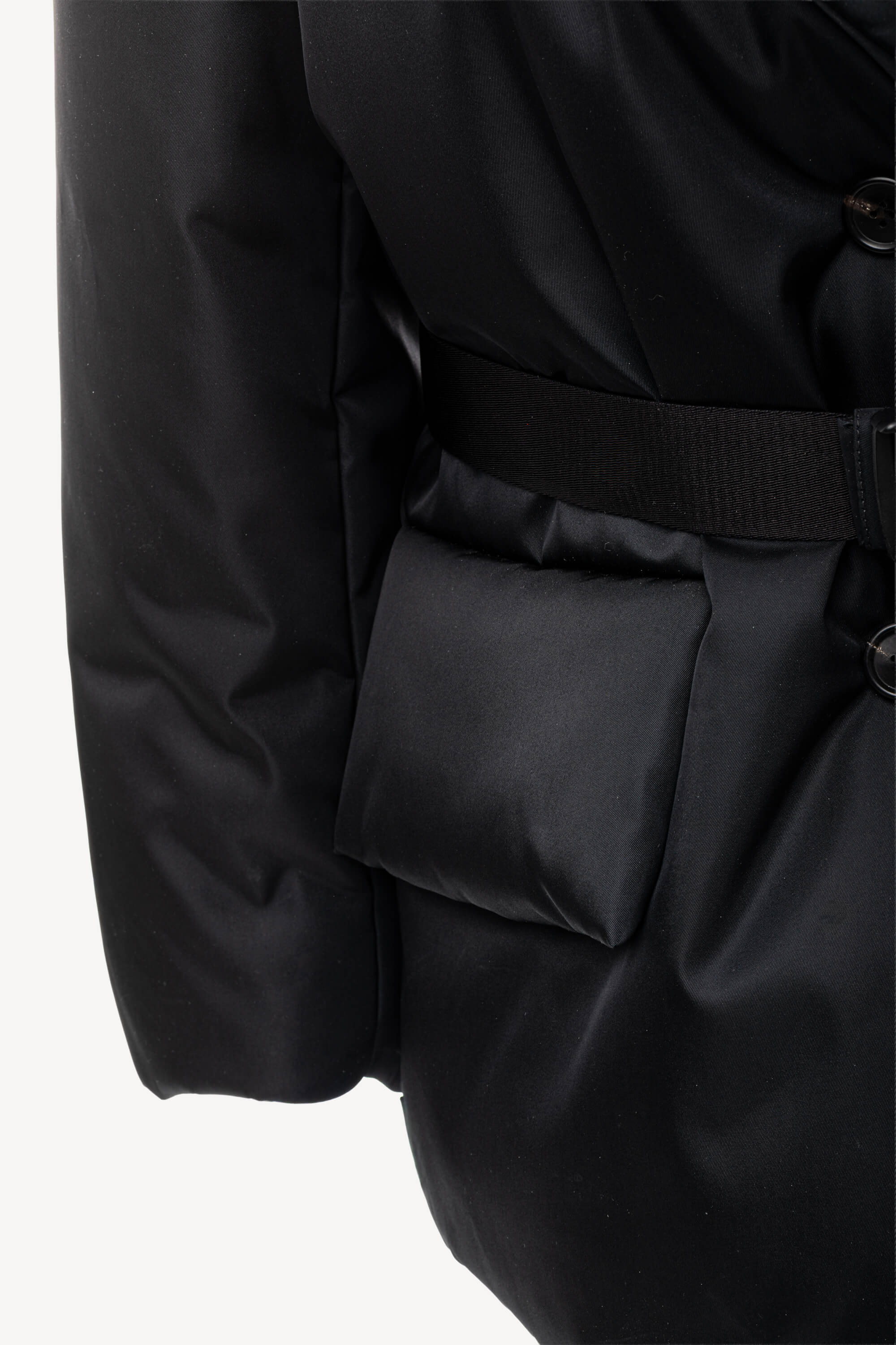 <span style="font-size: 10px;letter-spacing: .15em">BEST DEAL</span><br> <strong>PRADA</strong><br> <div style="margin-top:10px;font-size:16px">Re-Nylon Belted Down Jacket Black 40</div><br> - Image 11