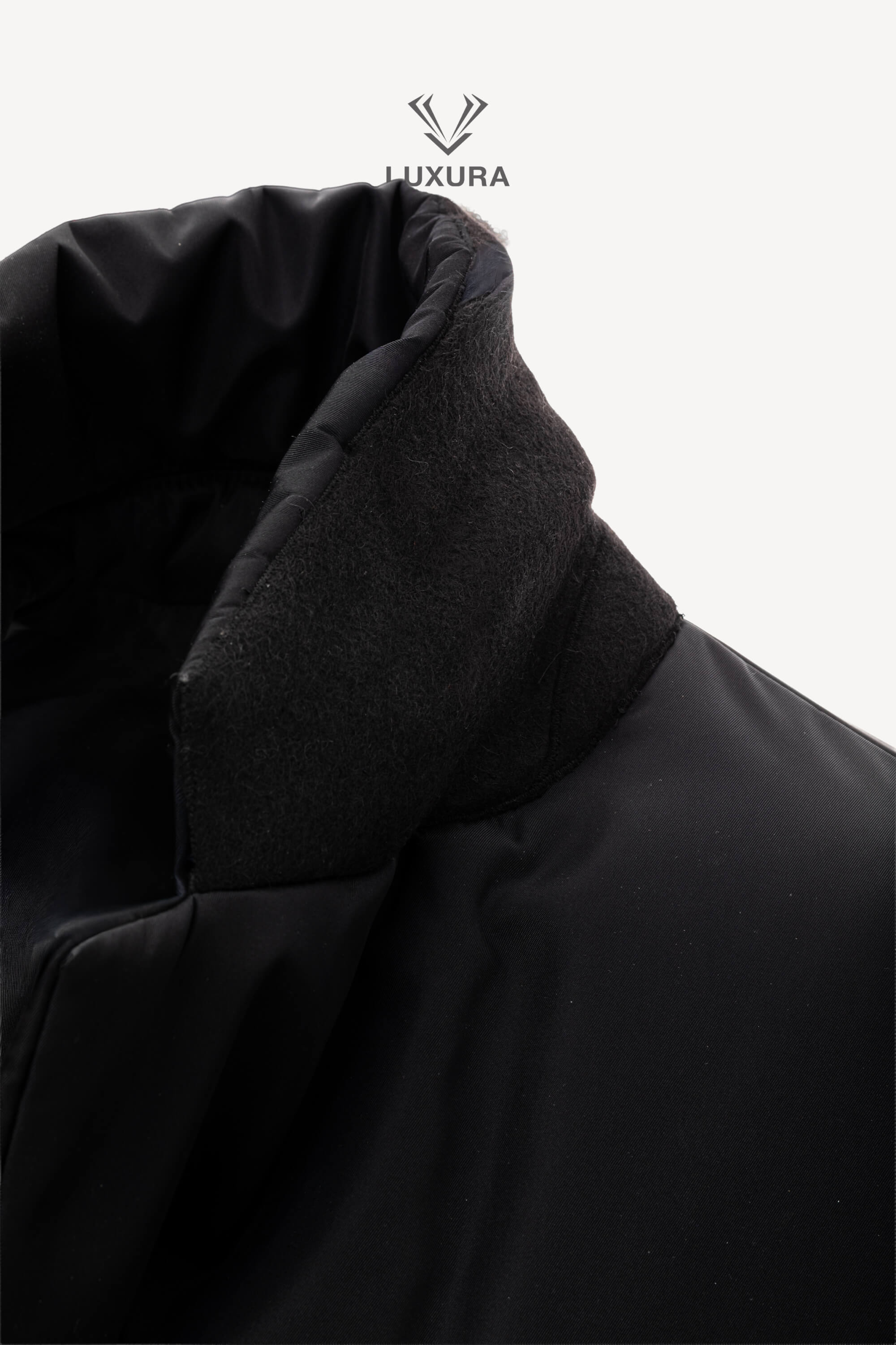 <span style="font-size: 10px;letter-spacing: .15em">BEST DEAL</span><br> <strong>PRADA</strong><br> <div style="margin-top:10px;font-size:16px">Re-Nylon Belted Down Jacket Black 40</div><br> - Image 9