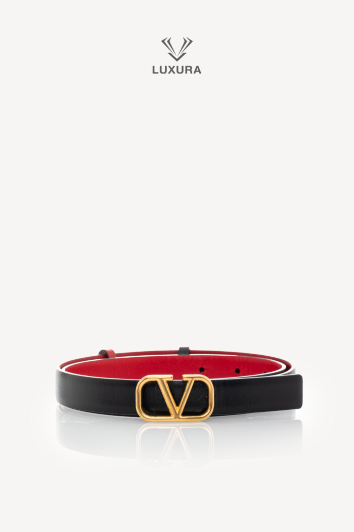 <span style="font-size: 10px;letter-spacing: .15em">BEST DEAL</span><br>            <strong>VALENTINO</strong><br>            <div style="margin-top:10px;font-size:16px">Reversible VLogo Signature Belt in Glossy Calfskin Black-Pure Red 20 mm 70</div><br>