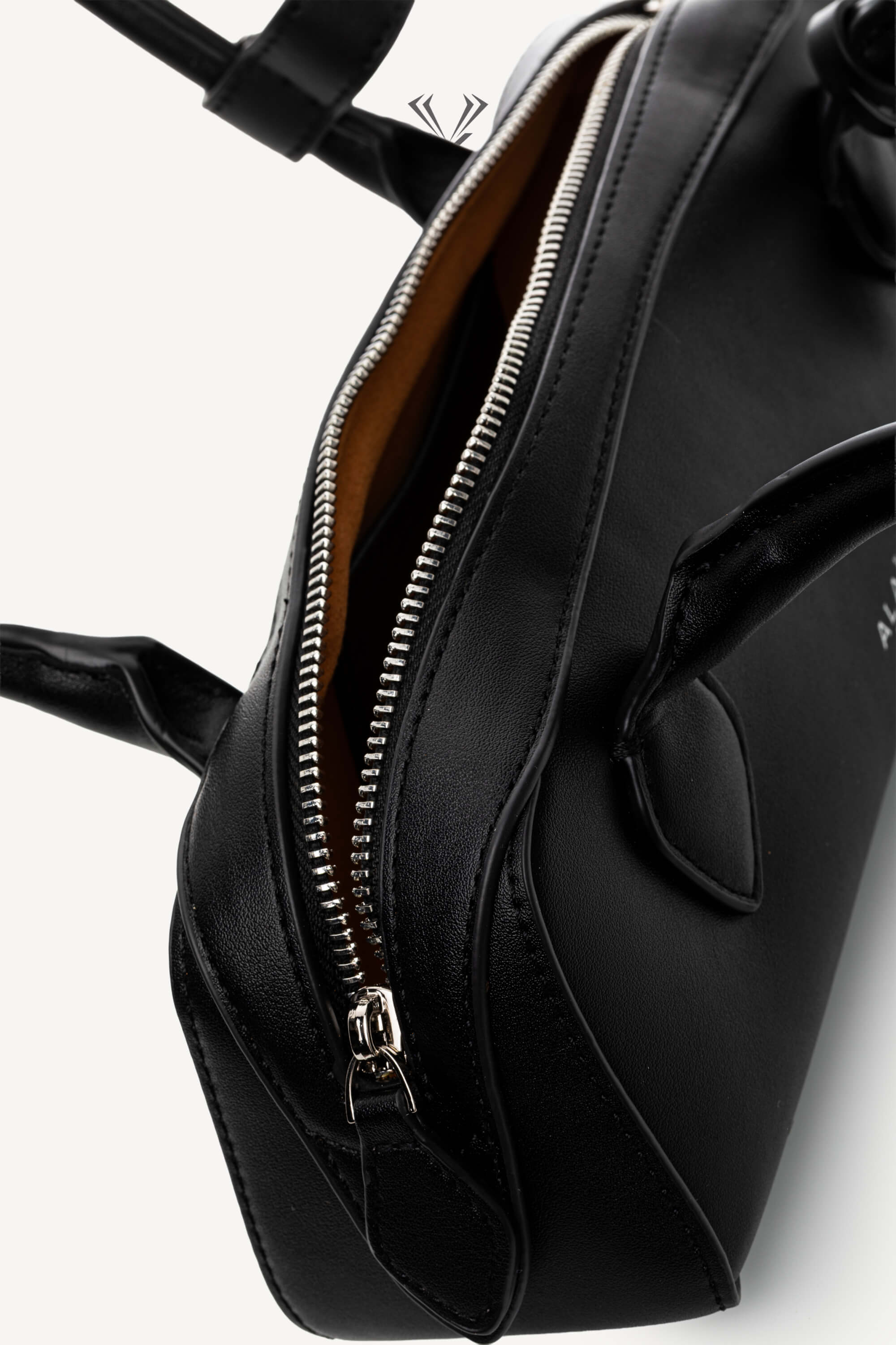 <span style="font-size: 10px;letter-spacing: .15em">HARD TO FIND</span><br> <strong>ALAIA</strong><br> <div style="margin-top:10px;font-size:16px">Goatskin Medium Le Teckel Bag Black</div><br> - Image 8