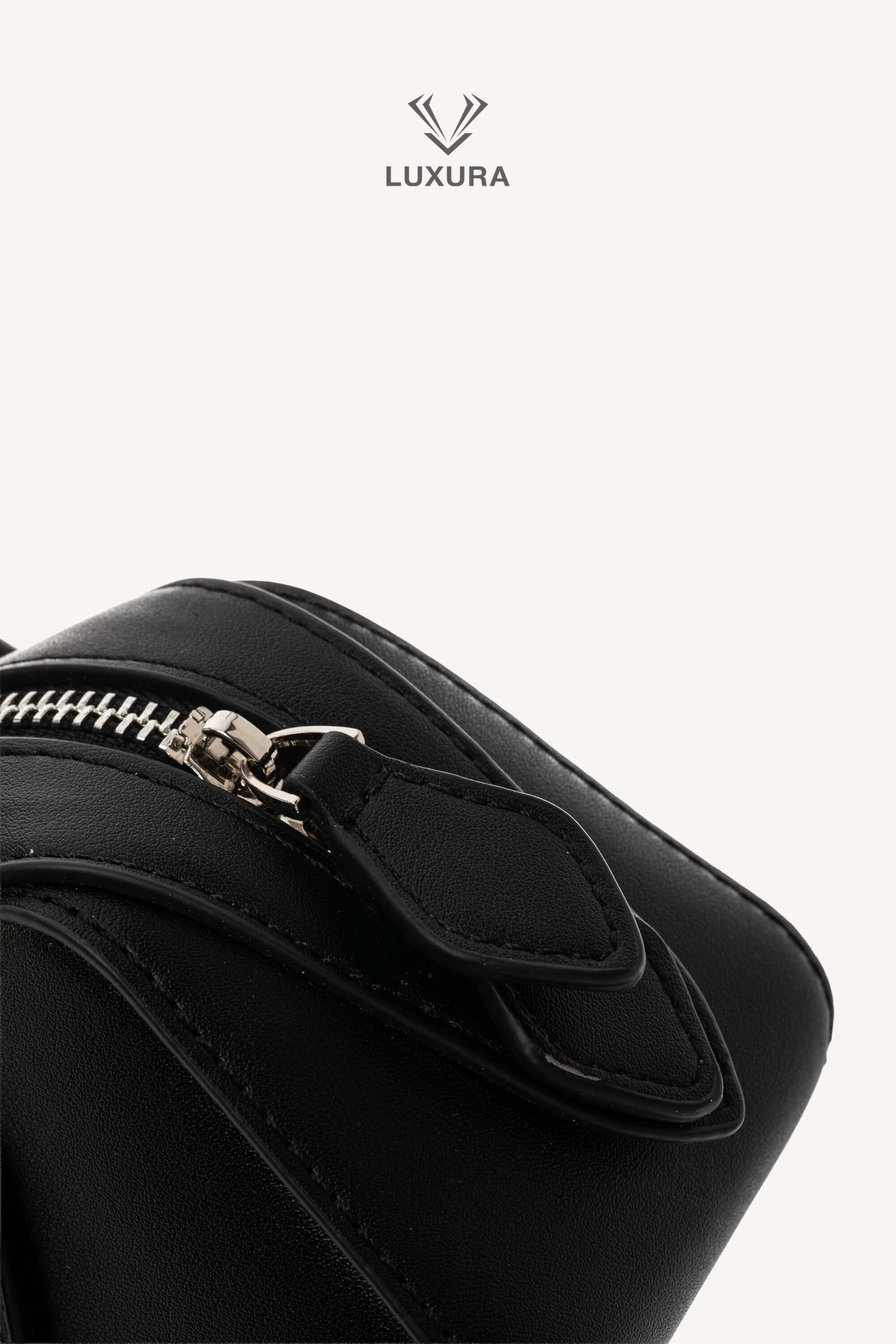 <span style="font-size: 10px;letter-spacing: .15em">HARD TO FIND</span><br> <strong>ALAIA</strong><br> <div style="margin-top:10px;font-size:16px">Goatskin Medium Le Teckel Bag Black</div><br> - Image 12