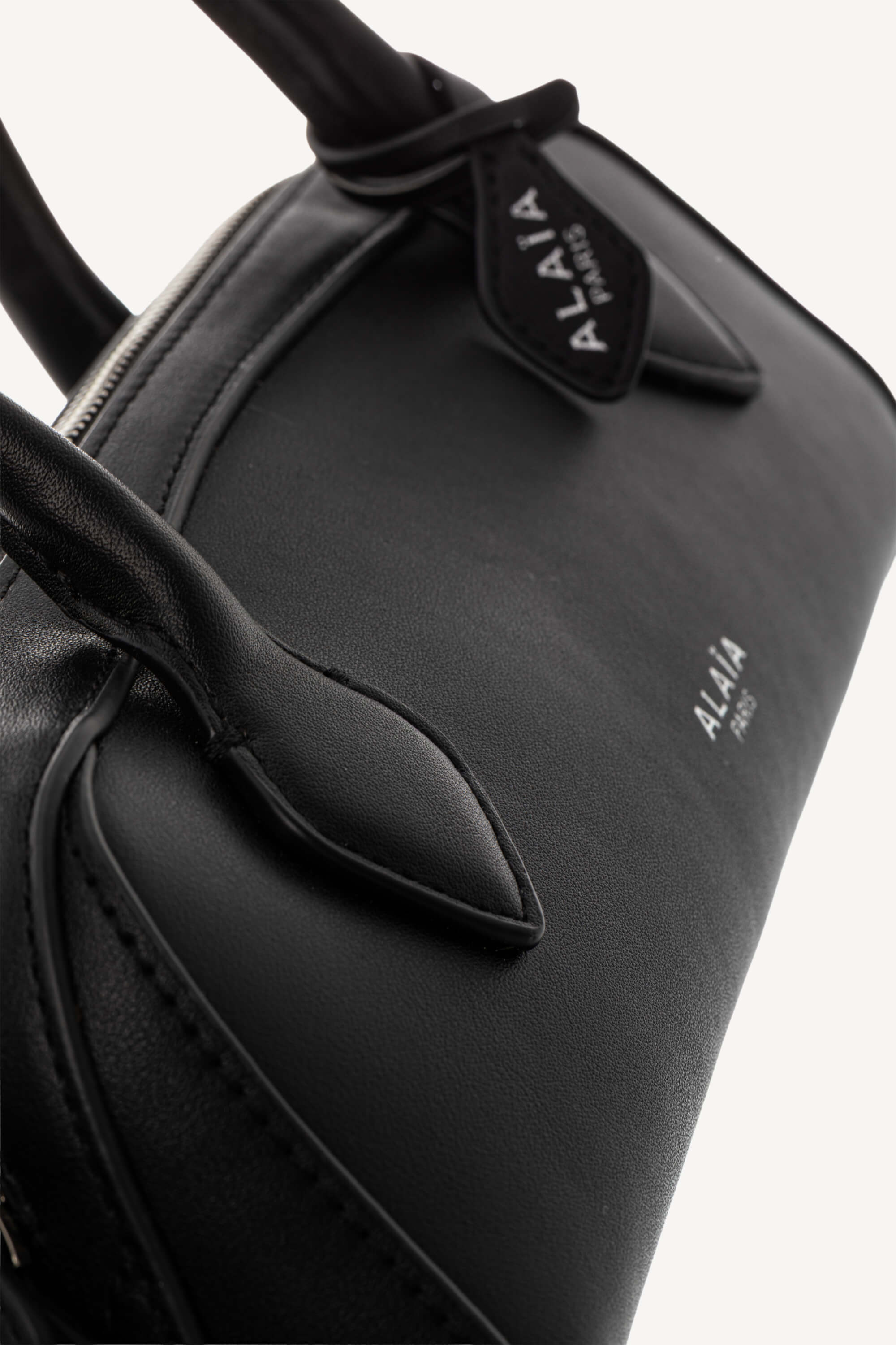 <span style="font-size: 10px;letter-spacing: .15em">HARD TO FIND</span><br> <strong>ALAIA</strong><br> <div style="margin-top:10px;font-size:16px">Goatskin Medium Le Teckel Bag Black</div><br> - Image 9