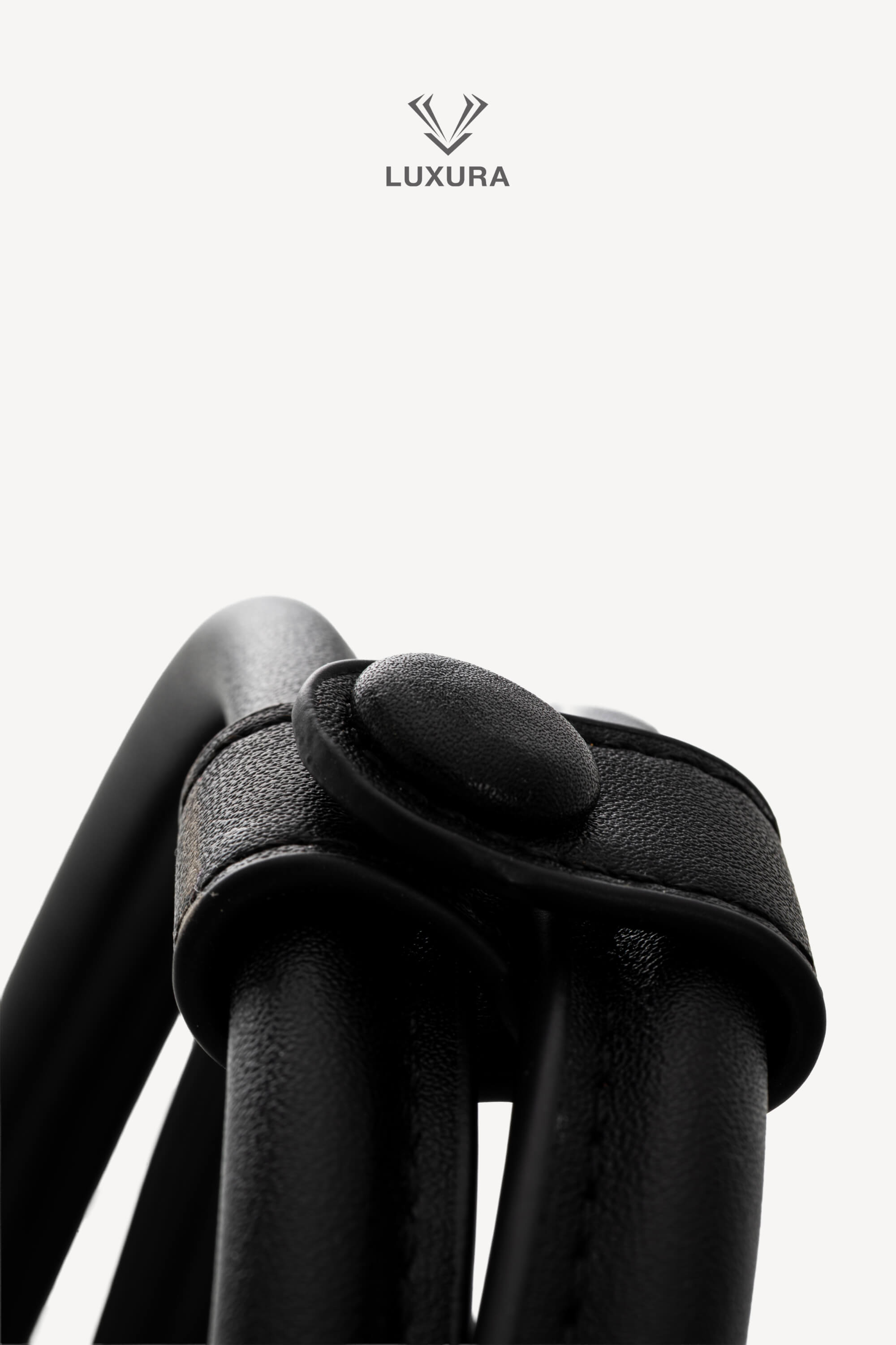 <span style="font-size: 10px;letter-spacing: .15em">HARD TO FIND</span><br> <strong>ALAIA</strong><br> <div style="margin-top:10px;font-size:16px">Goatskin Medium Le Teckel Bag Black</div><br> - Image 16