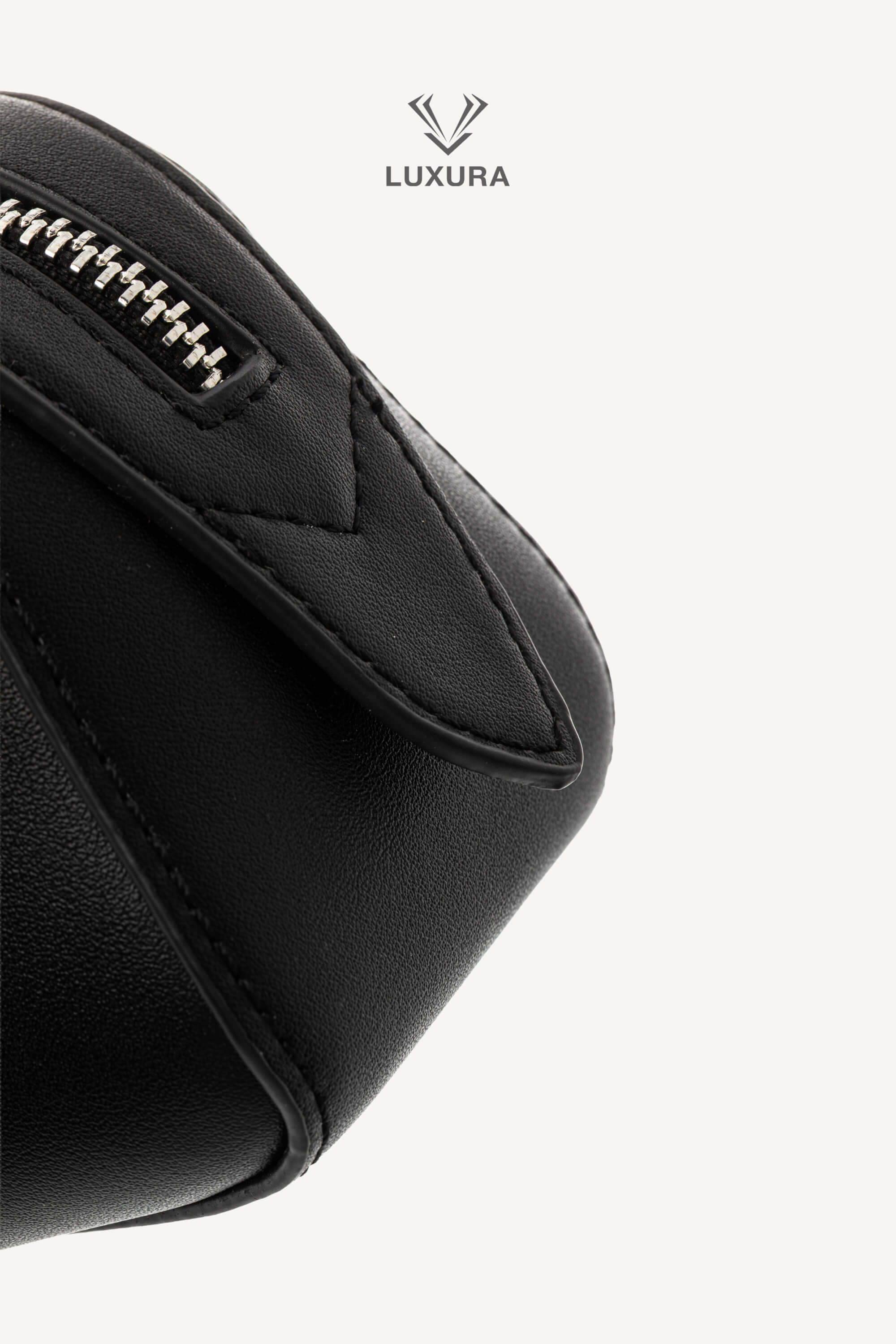 <span style="font-size: 10px;letter-spacing: .15em">HARD TO FIND</span><br> <strong>ALAIA</strong><br> <div style="margin-top:10px;font-size:16px">Goatskin Medium Le Teckel Bag Black</div><br> - Image 14