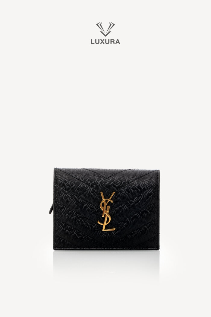 <span style="font-size: 10px;letter-spacing: .15em">BEST DEAL</span><br> <strong>SAINT LAURENT</strong><br> <div style="margin-top:10px;font-size:16px">Cassandre Matelasse Flap Card Case in Grain de Poudre Leather</div><br>