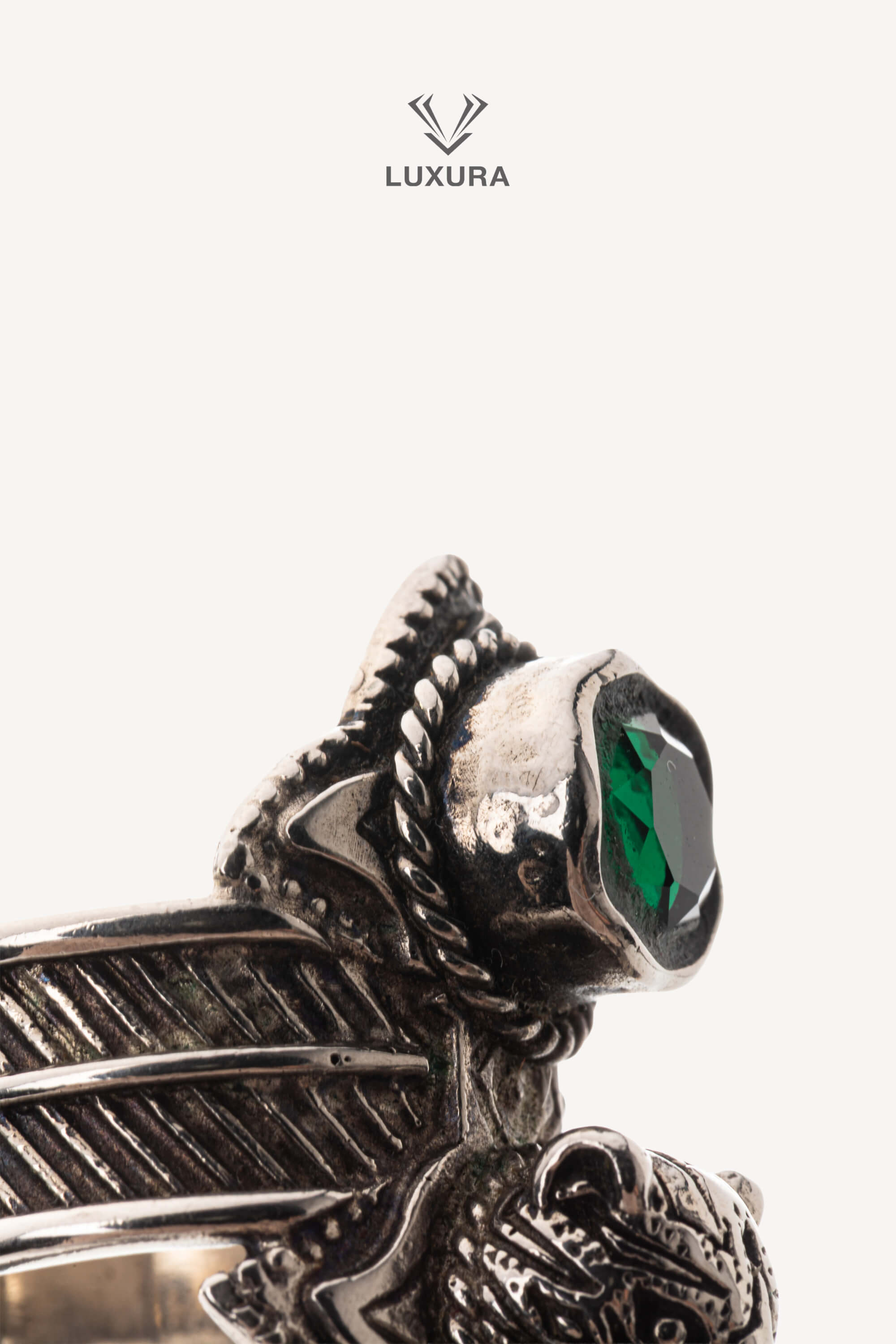 <span style="font-size: 10px;letter-spacing: .15em">BEST DEAL</span><br> <strong>GUCCI</strong><br> <div style="margin-top:10px;font-size:16px">Crystal Tiger Silver Ring</div><br> - Image 8