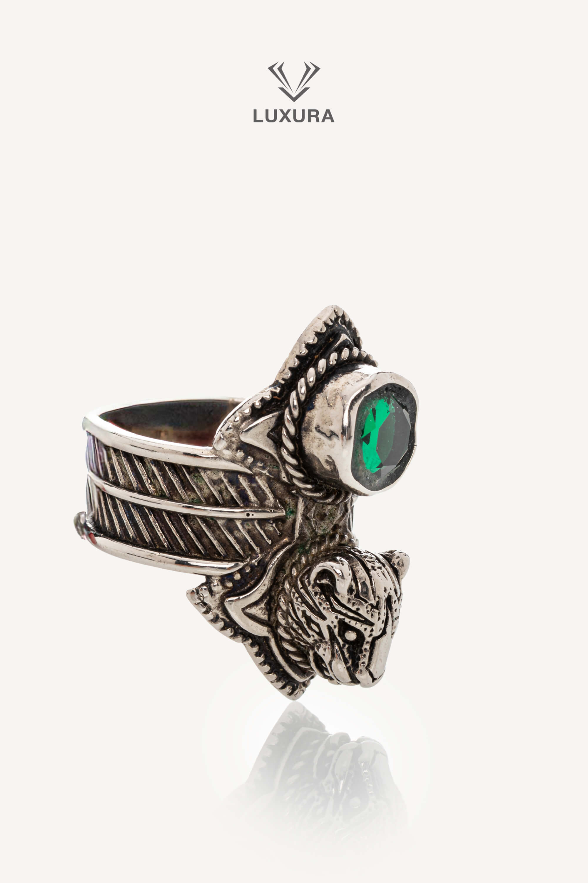 <span style="font-size: 10px;letter-spacing: .15em">BEST DEAL</span><br> <strong>GUCCI</strong><br> <div style="margin-top:10px;font-size:16px">Crystal Tiger Silver Ring</div><br> - Image 3