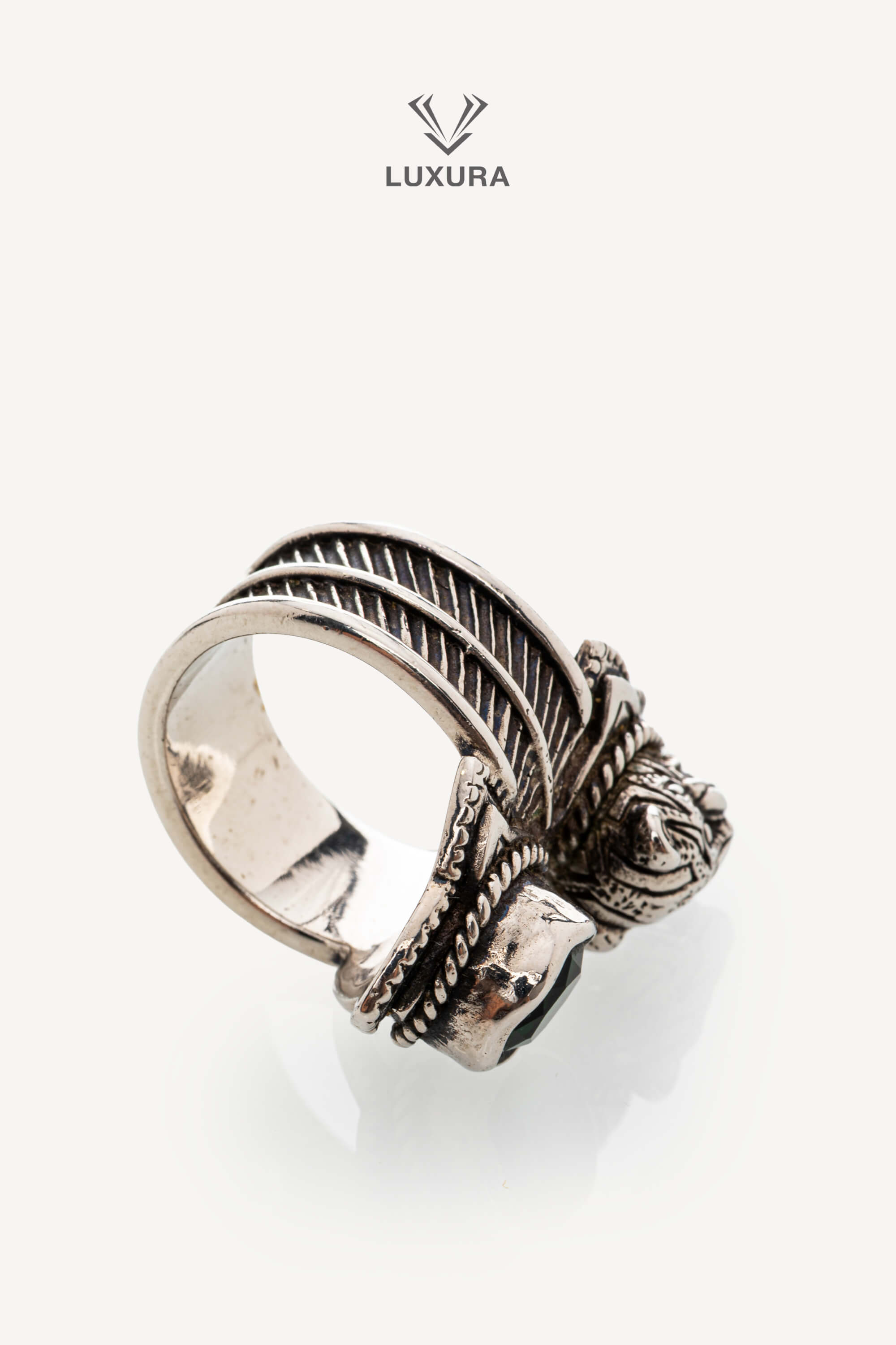 <span style="font-size: 10px;letter-spacing: .15em">BEST DEAL</span><br> <strong>GUCCI</strong><br> <div style="margin-top:10px;font-size:16px">Crystal Tiger Silver Ring</div><br> - Image 6