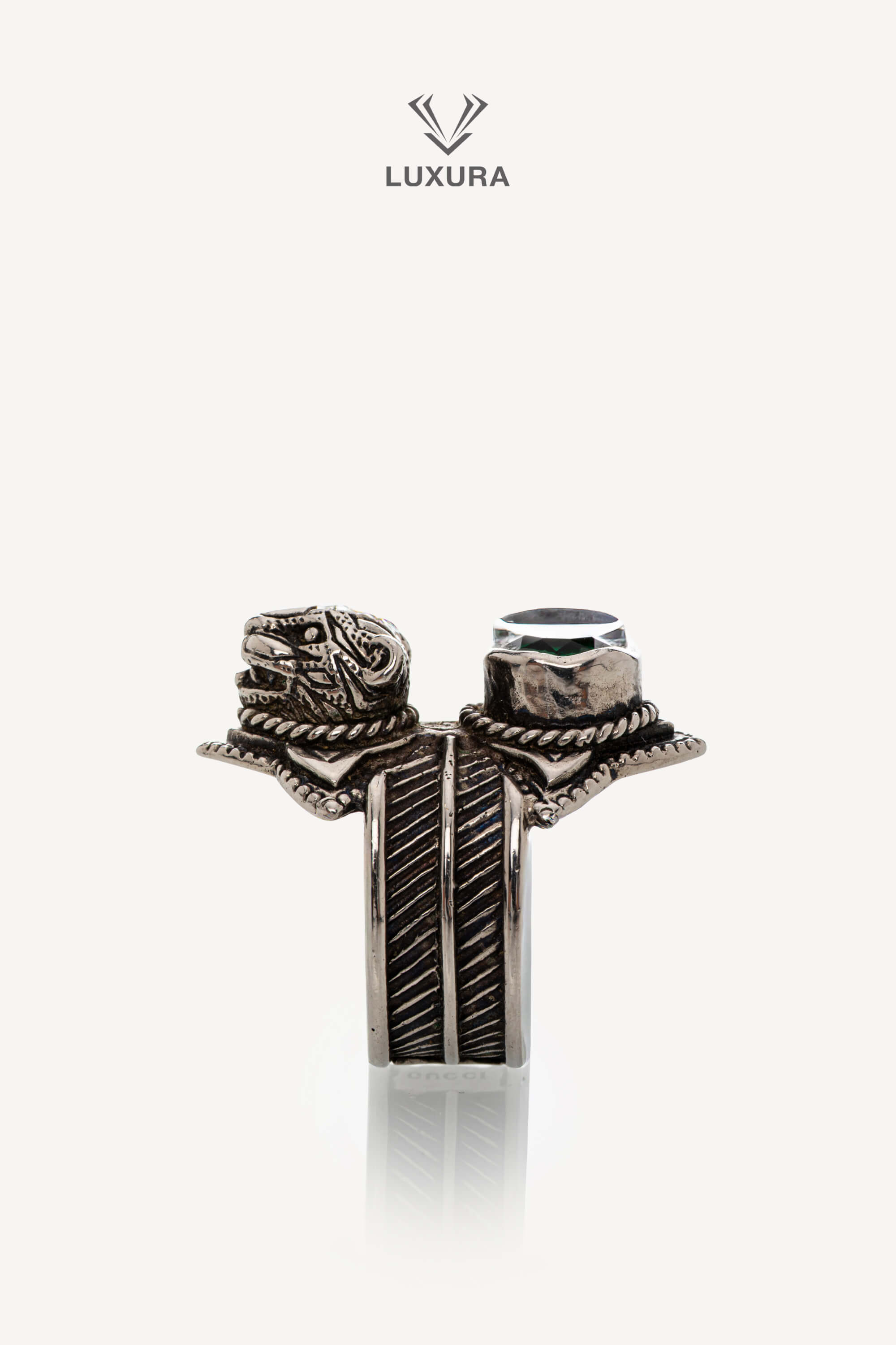 <span style="font-size: 10px;letter-spacing: .15em">BEST DEAL</span><br> <strong>GUCCI</strong><br> <div style="margin-top:10px;font-size:16px">Crystal Tiger Silver Ring</div><br> - Image 10