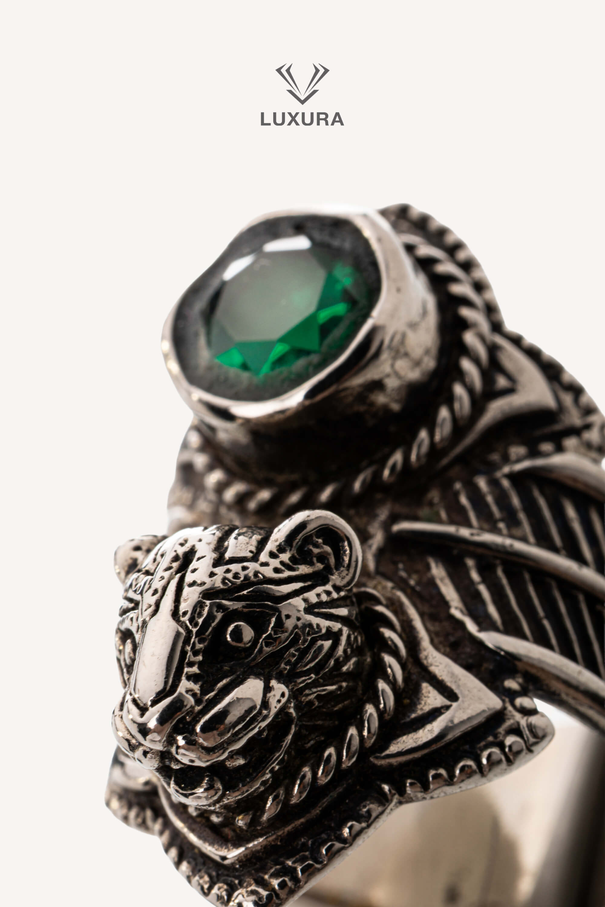<span style="font-size: 10px;letter-spacing: .15em">BEST DEAL</span><br> <strong>GUCCI</strong><br> <div style="margin-top:10px;font-size:16px">Crystal Tiger Silver Ring</div><br> - Image 5
