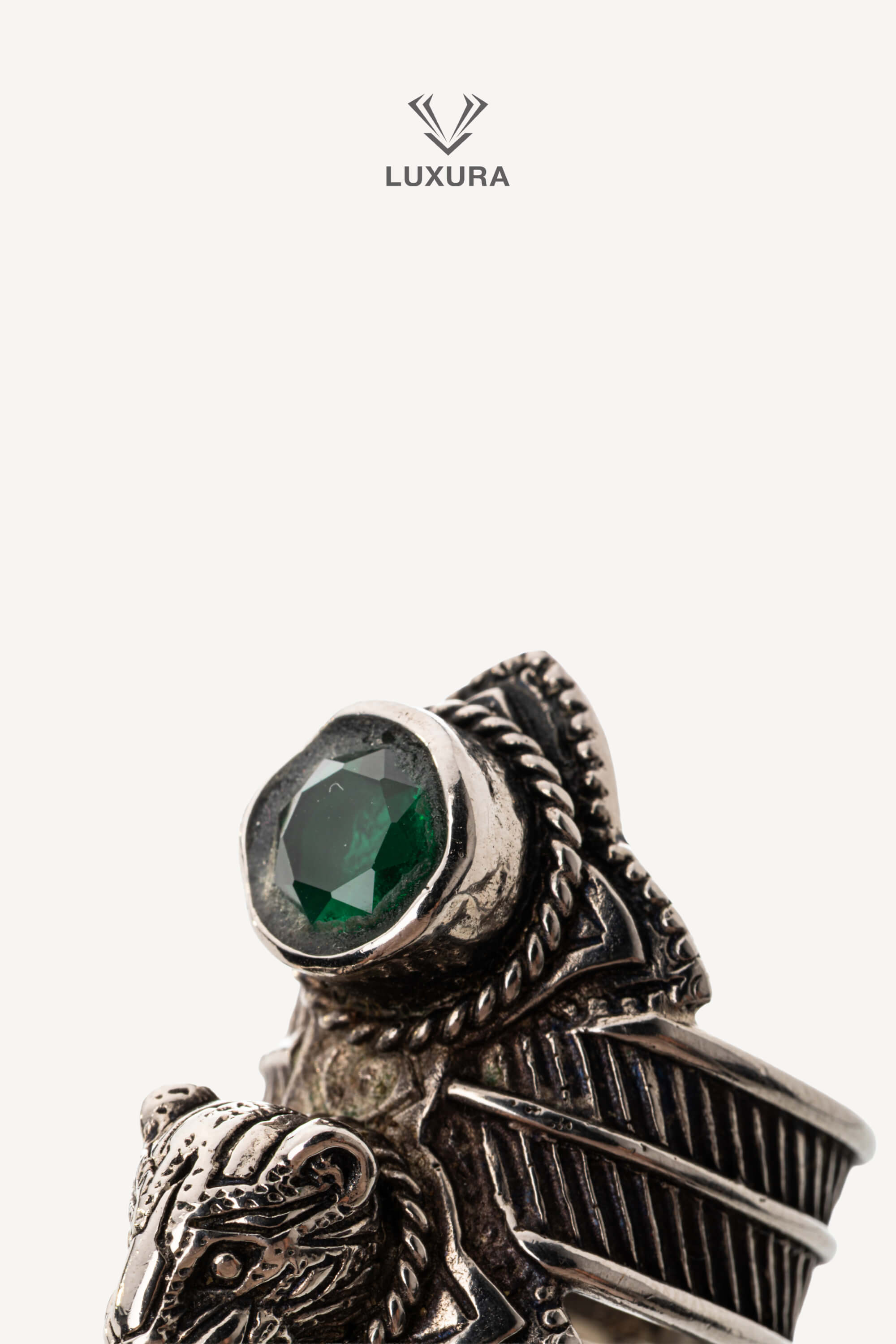 <span style="font-size: 10px;letter-spacing: .15em">BEST DEAL</span><br> <strong>GUCCI</strong><br> <div style="margin-top:10px;font-size:16px">Crystal Tiger Silver Ring</div><br> - Image 9